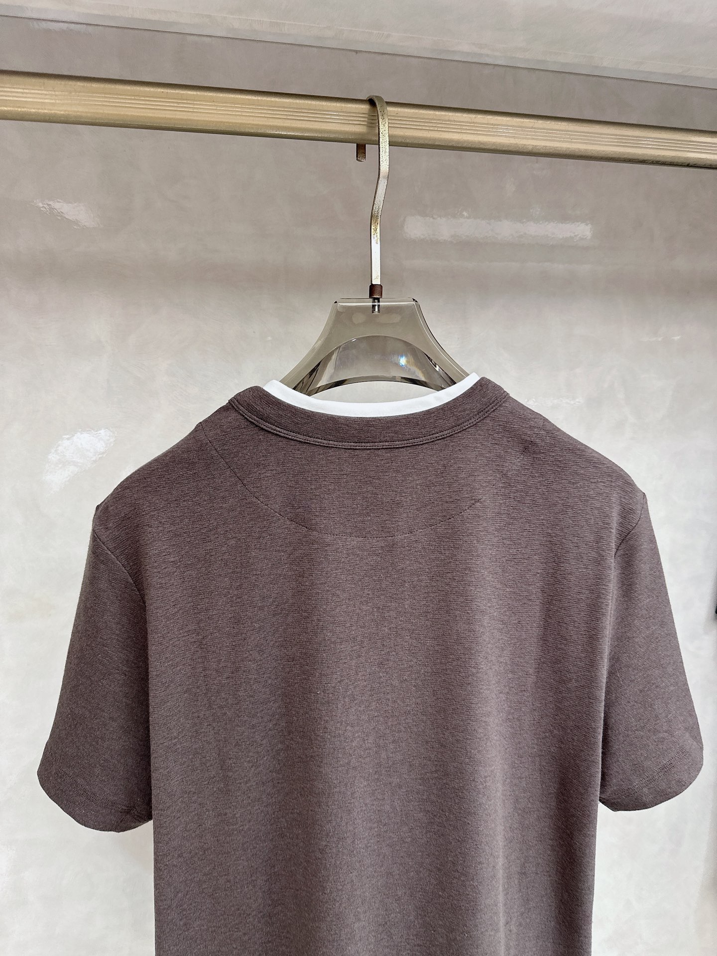 普拉达 2026新款假两件半袖，松弛老钱，让绅士感在针织里自然流露透气针织面料告别束缚感，肌理织纹垂坠有