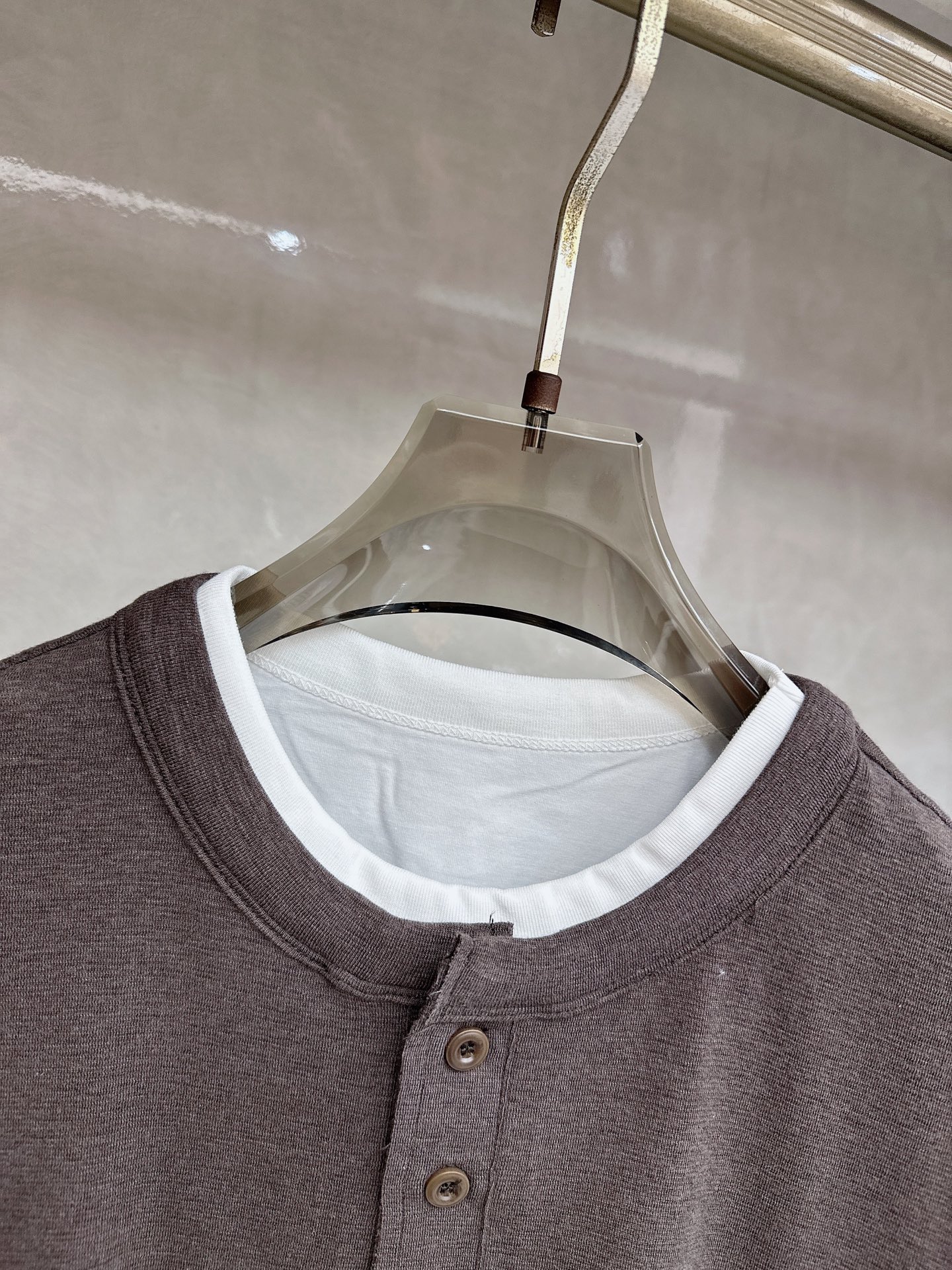 普拉达 2026新款假两件半袖，松弛老钱，让绅士感在针织里自然流露透气针织面料告别束缚感，肌理织纹垂坠有