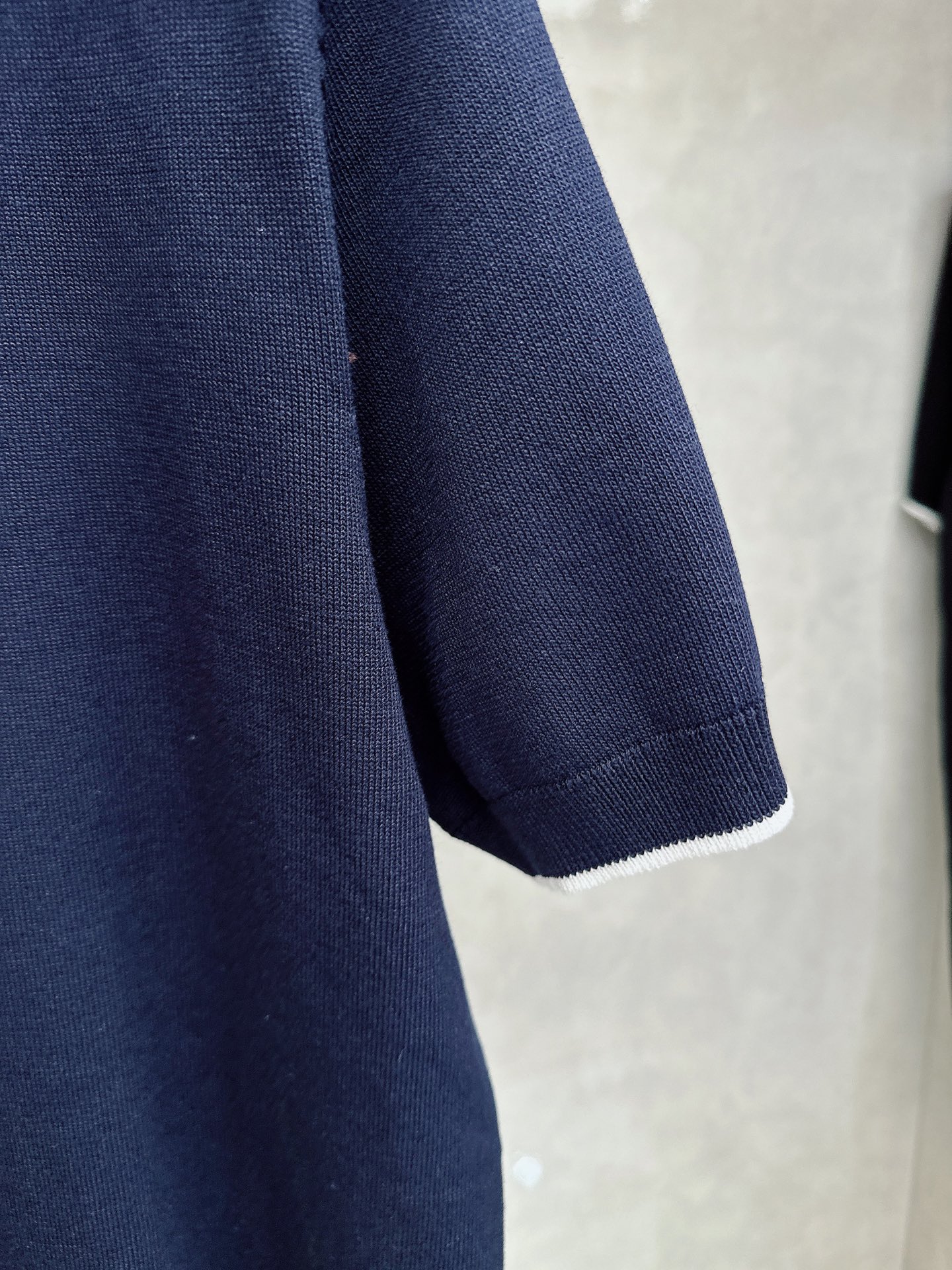 普拉达 2026新款针织衫，松弛老钱，让绅士感在针织里自然流露透气针织面料告别束缚感，肌理织纹垂坠有型，