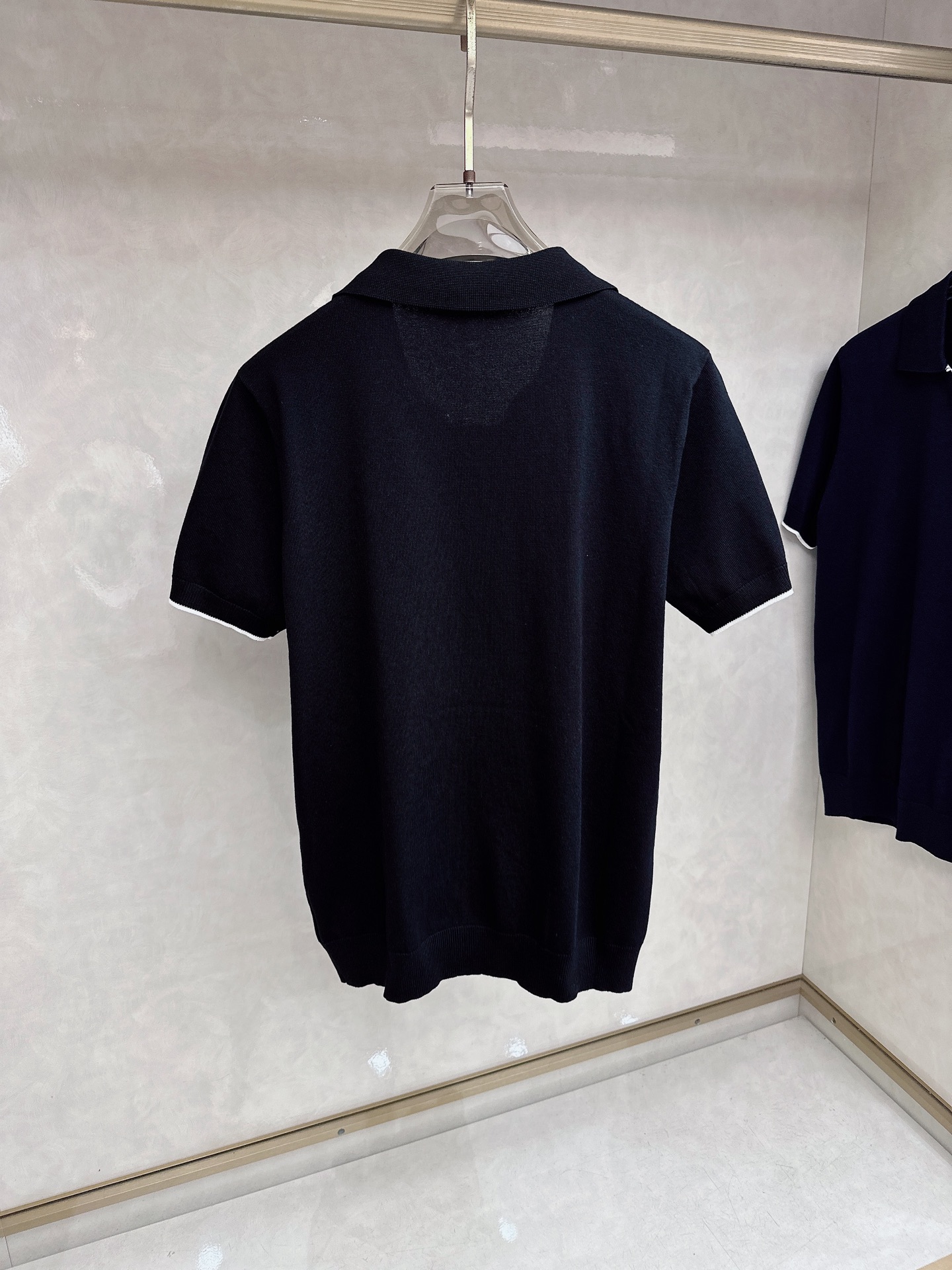 普拉达 2026新款针织衫，松弛老钱，让绅士感在针织里自然流露透气针织面料告别束缚感，肌理织纹垂坠有型，