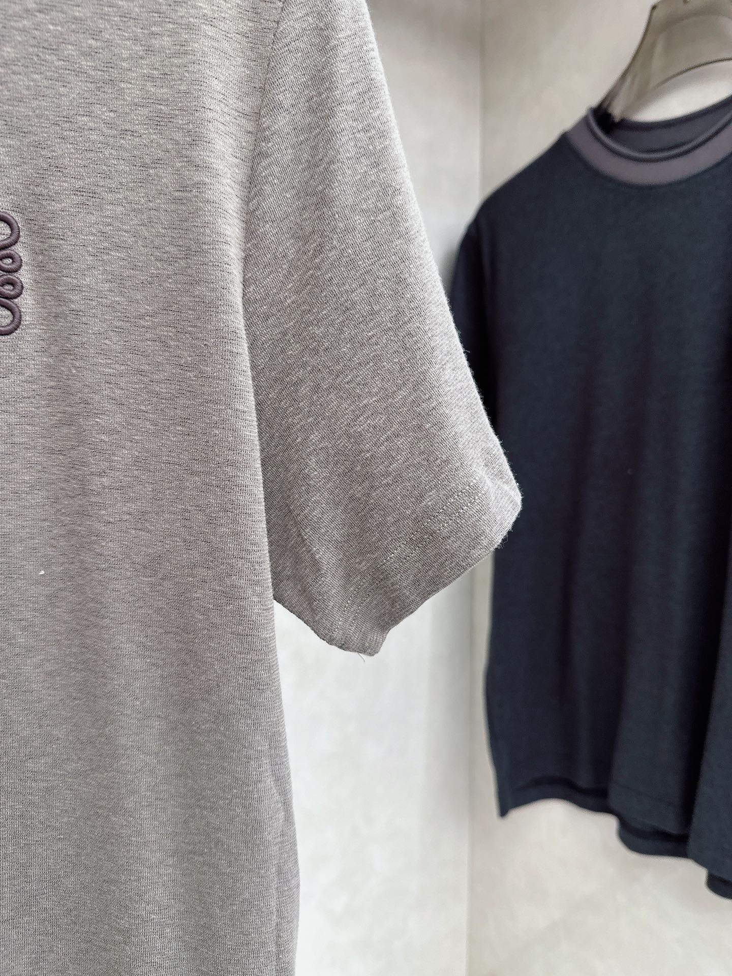 Loew罗意威 2026新款针织衫，松弛老钱，让绅士感在针织里自然流露透气针织面料告别束缚感，肌理织纹垂