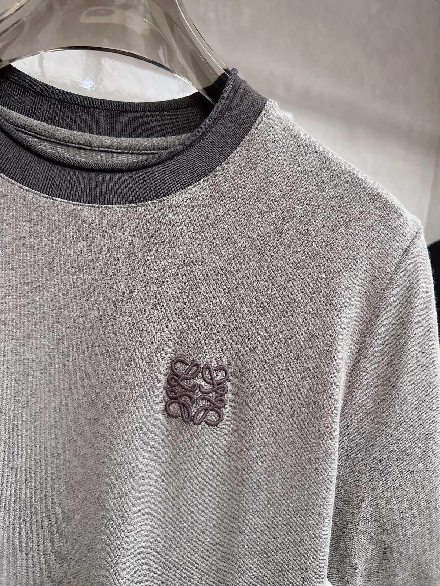 Loew罗意威 2026新款针织衫，松弛老钱，让绅士感在针织里自然流露透气针织面料告别束缚感，肌理织纹垂