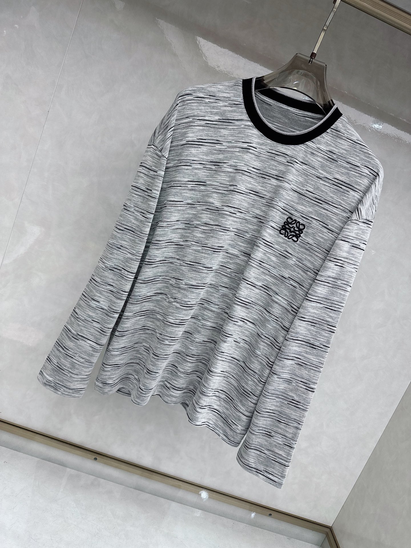 罗意威 2026新款天丝防嗮长袖，松弛老钱，让绅士感在针织里自然流露透气针织面料告别束缚感，肌理织纹垂坠