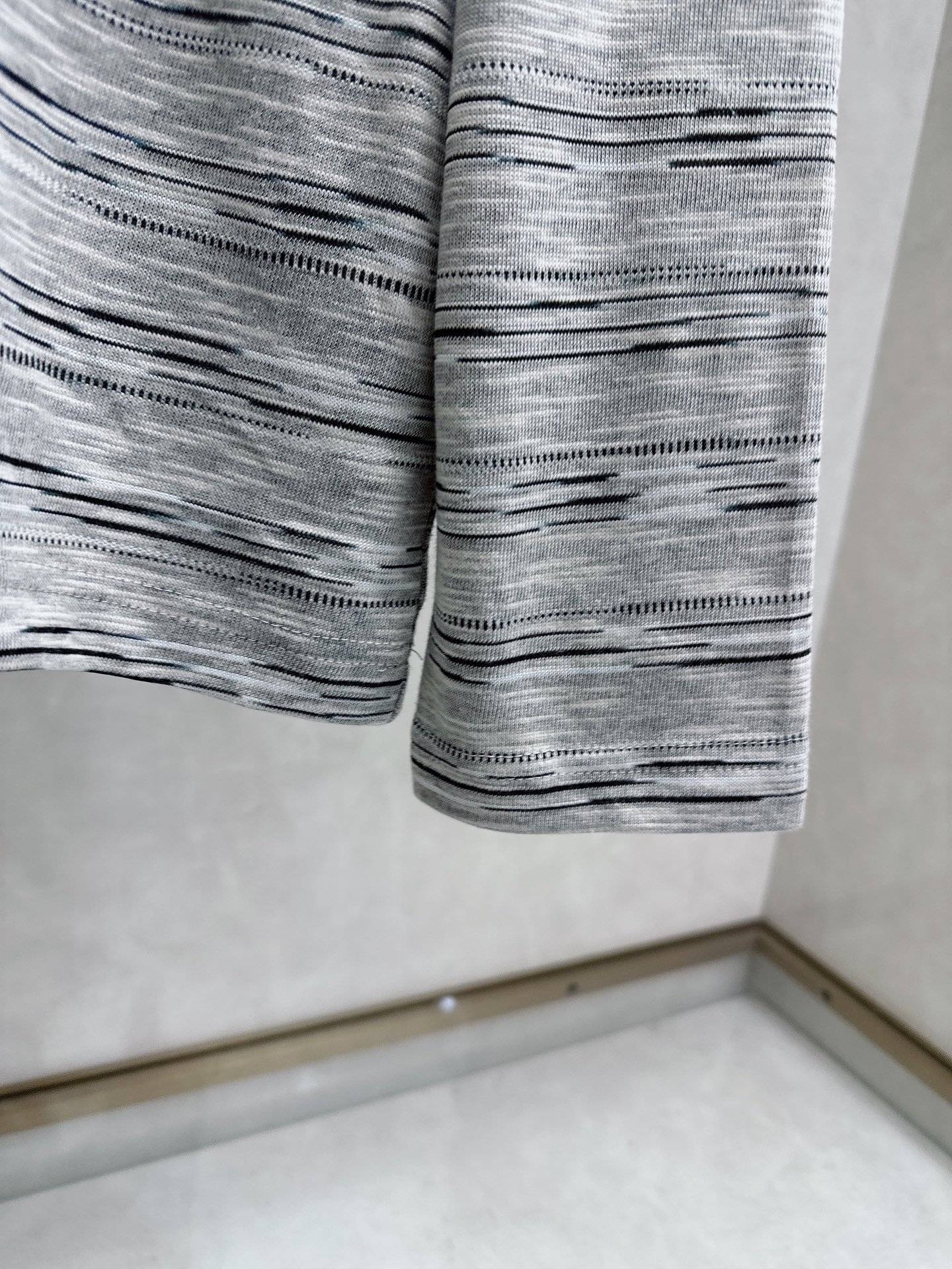 罗意威 2026新款天丝防嗮长袖，松弛老钱，让绅士感在针织里自然流露透气针织面料告别束缚感，肌理织纹垂坠