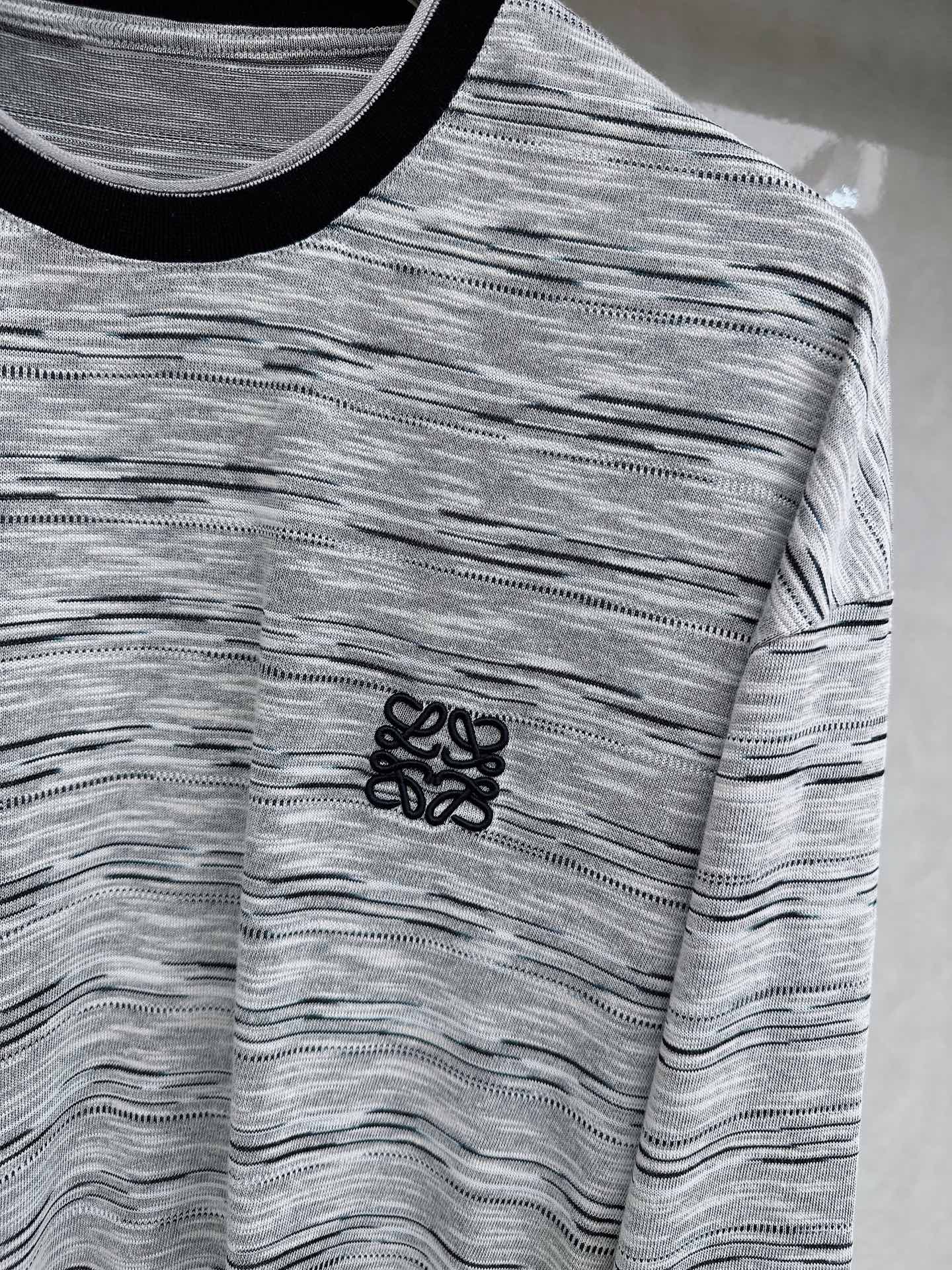 罗意威 2026新款天丝防嗮长袖，松弛老钱，让绅士感在针织里自然流露透气针织面料告别束缚感，肌理织纹垂坠