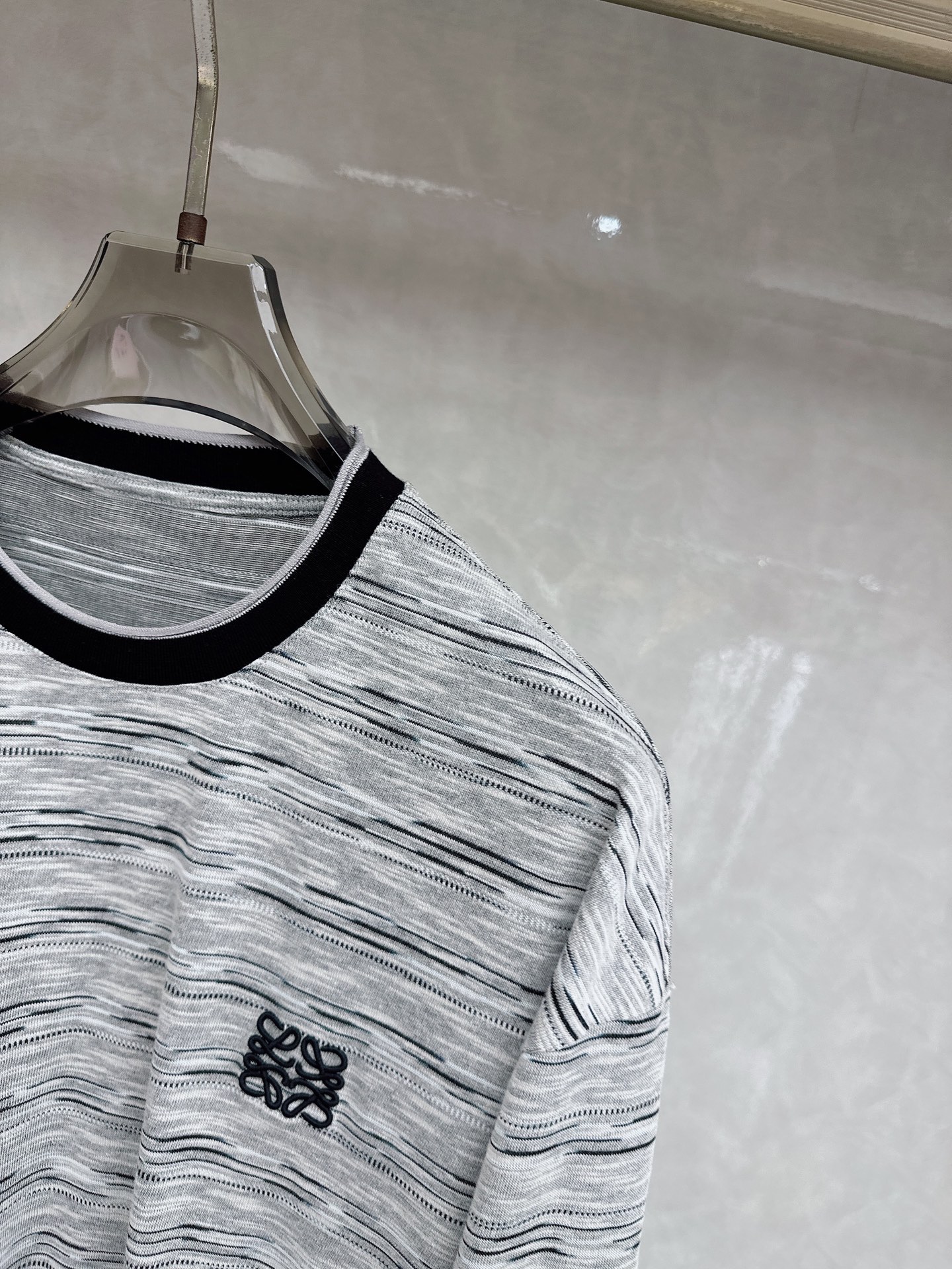 罗意威 2026新款天丝防嗮长袖，松弛老钱，让绅士感在针织里自然流露透气针织面料告别束缚感，肌理织纹垂坠