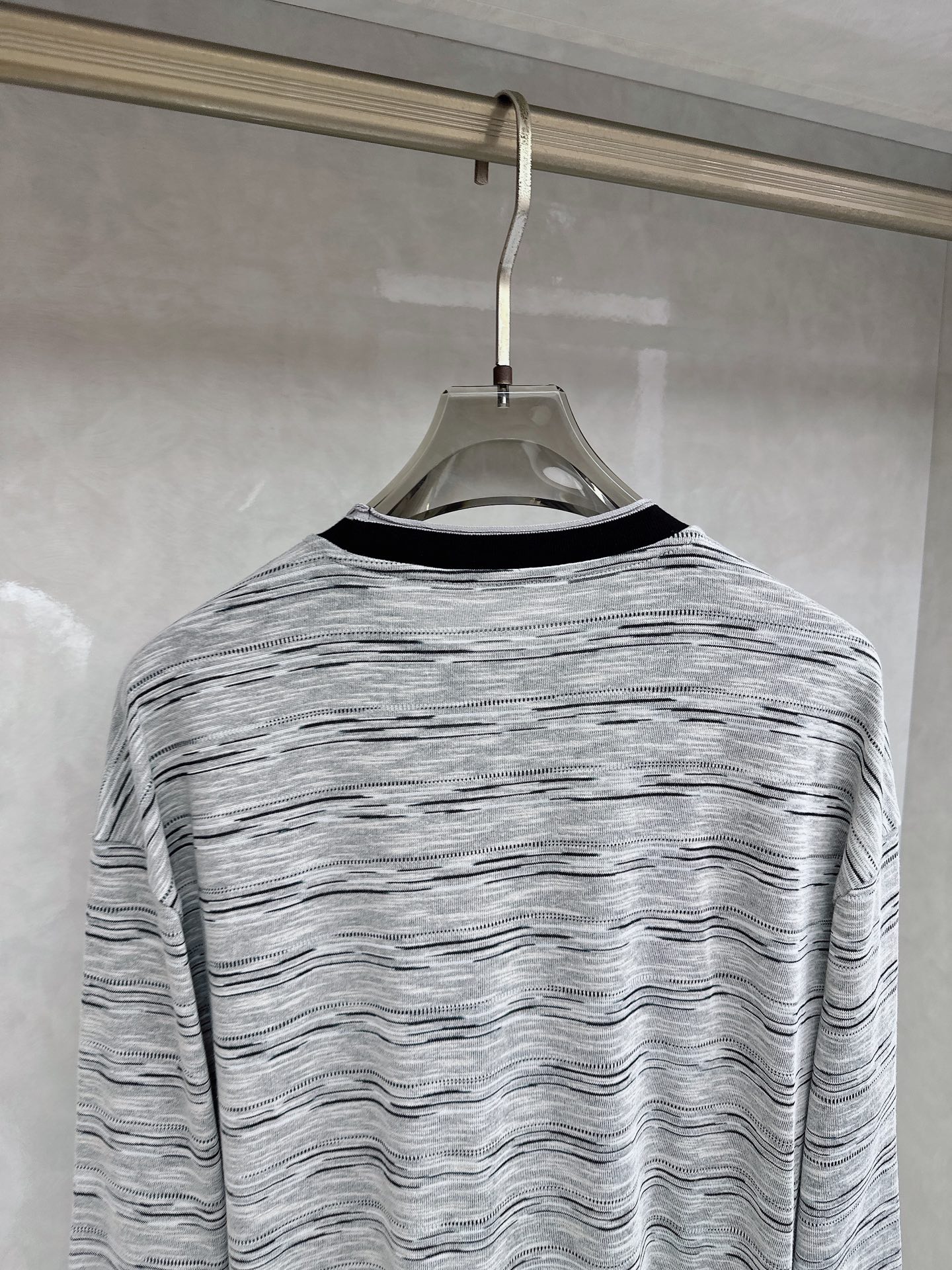 罗意威 2026新款天丝防嗮长袖，松弛老钱，让绅士感在针织里自然流露透气针织面料告别束缚感，肌理织纹垂坠