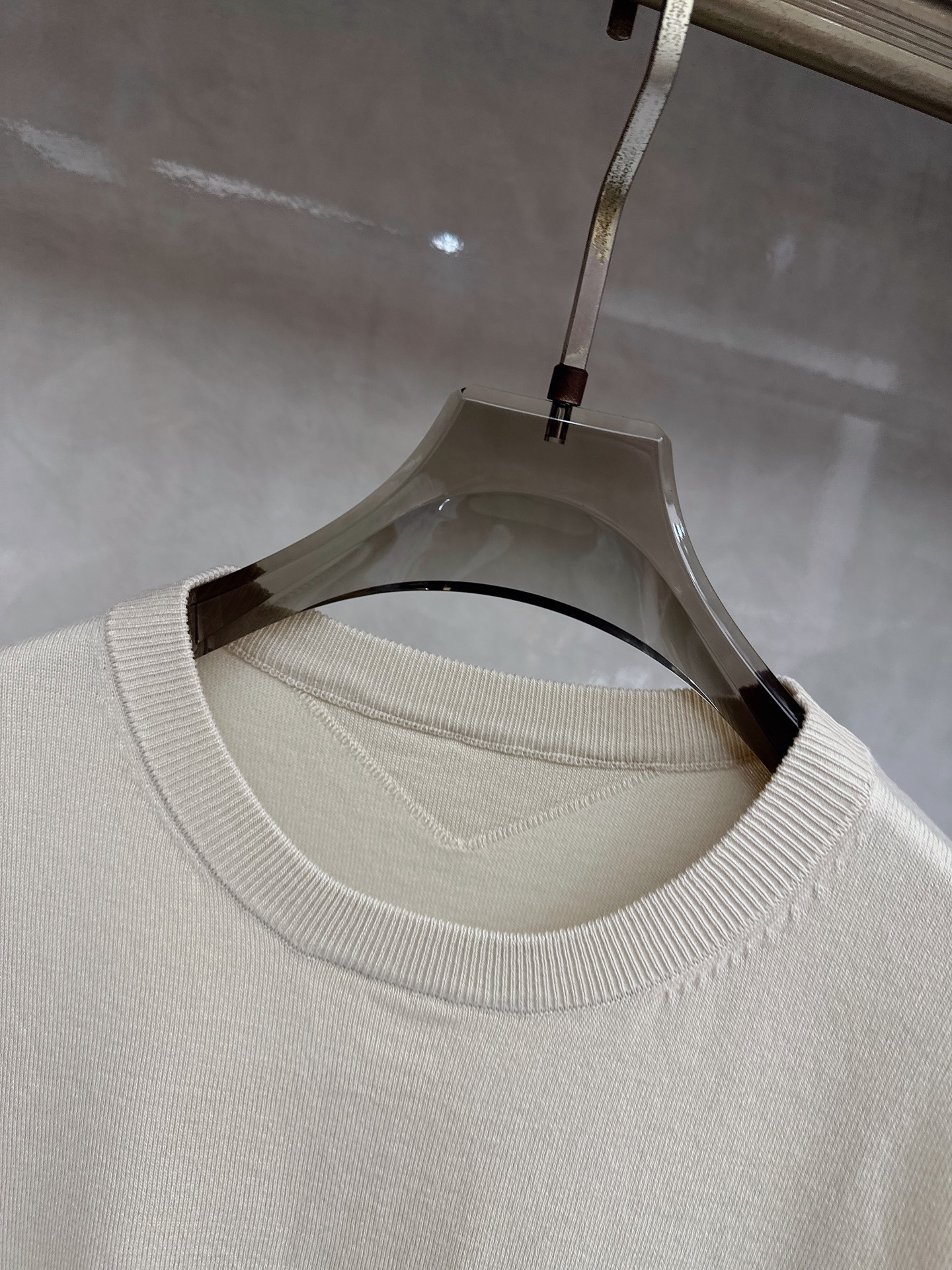 Loewe 罗意威 2026新款针织衫，松弛老钱，让绅士感在针织里自然流露透气针织面料告别束缚感，肌理织