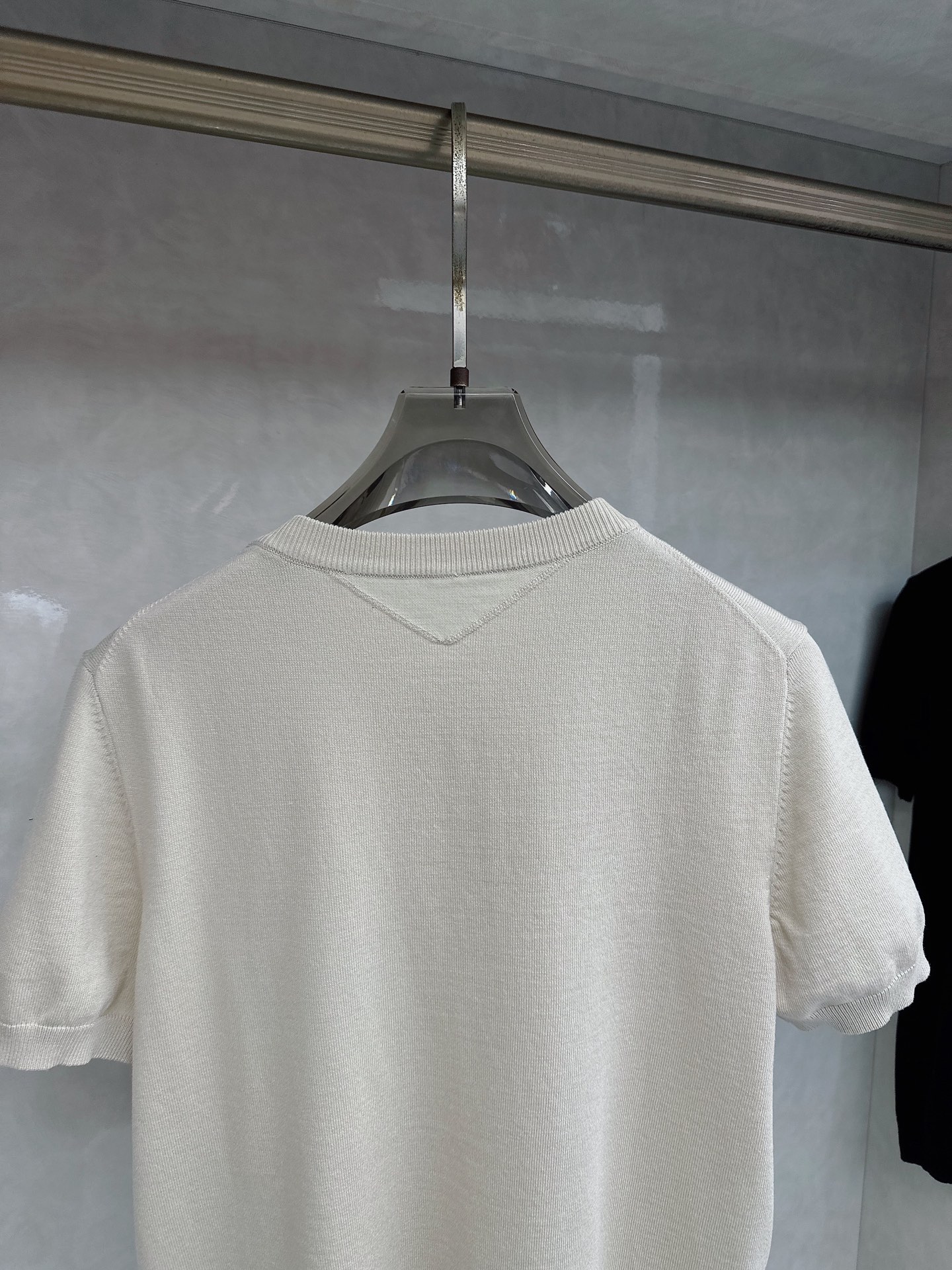 Loewe 罗意威 2026新款针织衫，松弛老钱，让绅士感在针织里自然流露透气针织面料告别束缚感，肌理织