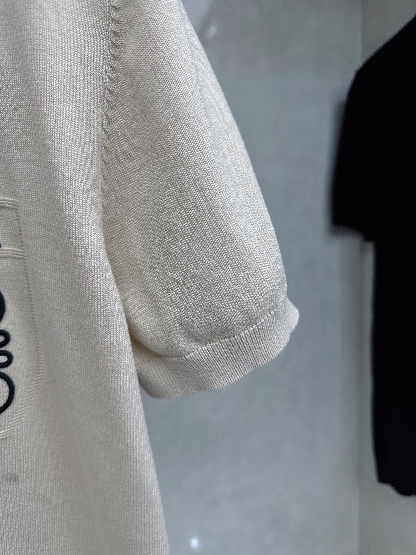 Loewe 罗意威 2026新款针织衫，松弛老钱，让绅士感在针织里自然流露透气针织面料告别束缚感，肌理织