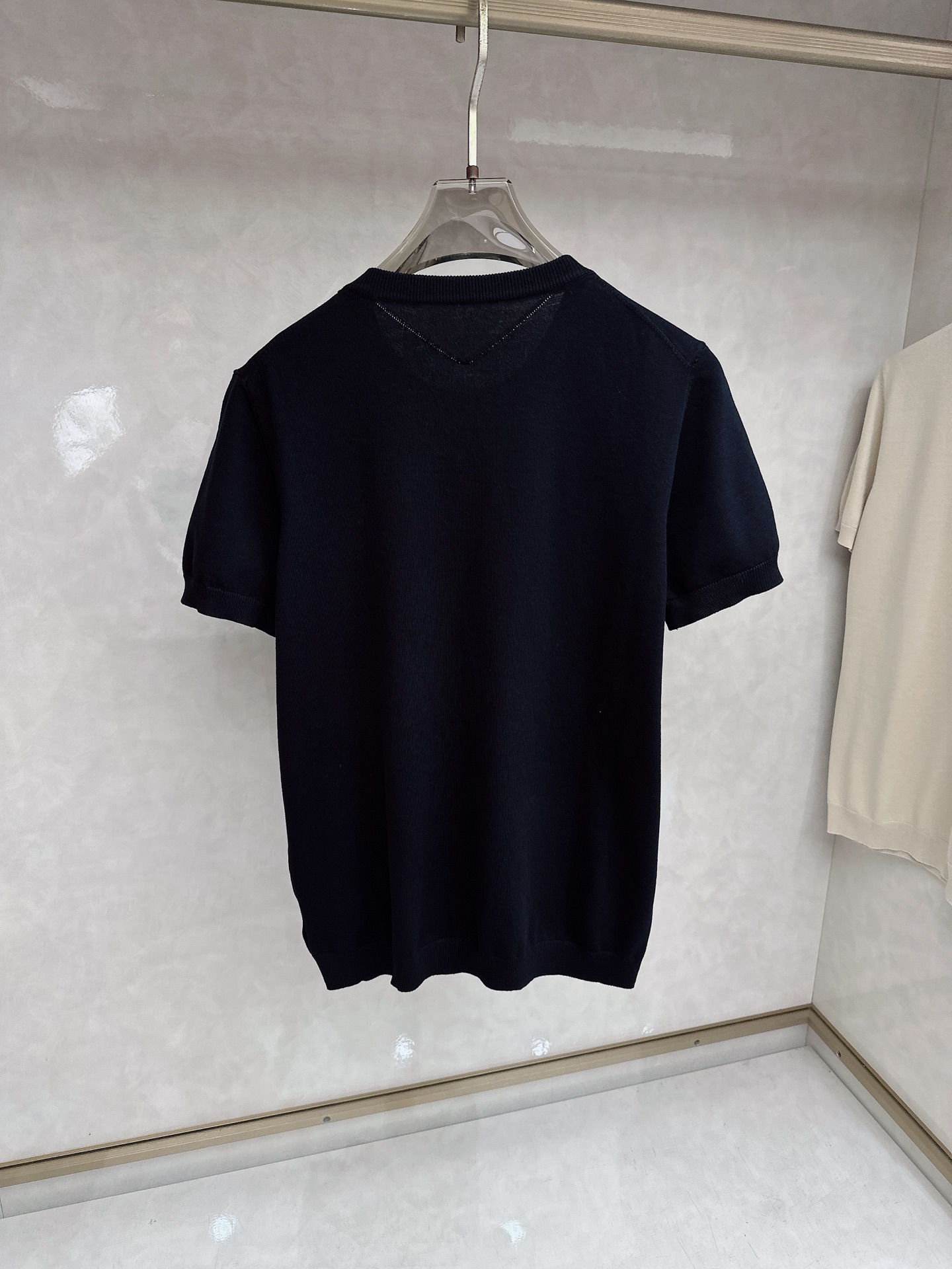 Loewe 罗意威 2026新款针织衫，松弛老钱，让绅士感在针织里自然流露透气针织面料告别束缚感，肌理织