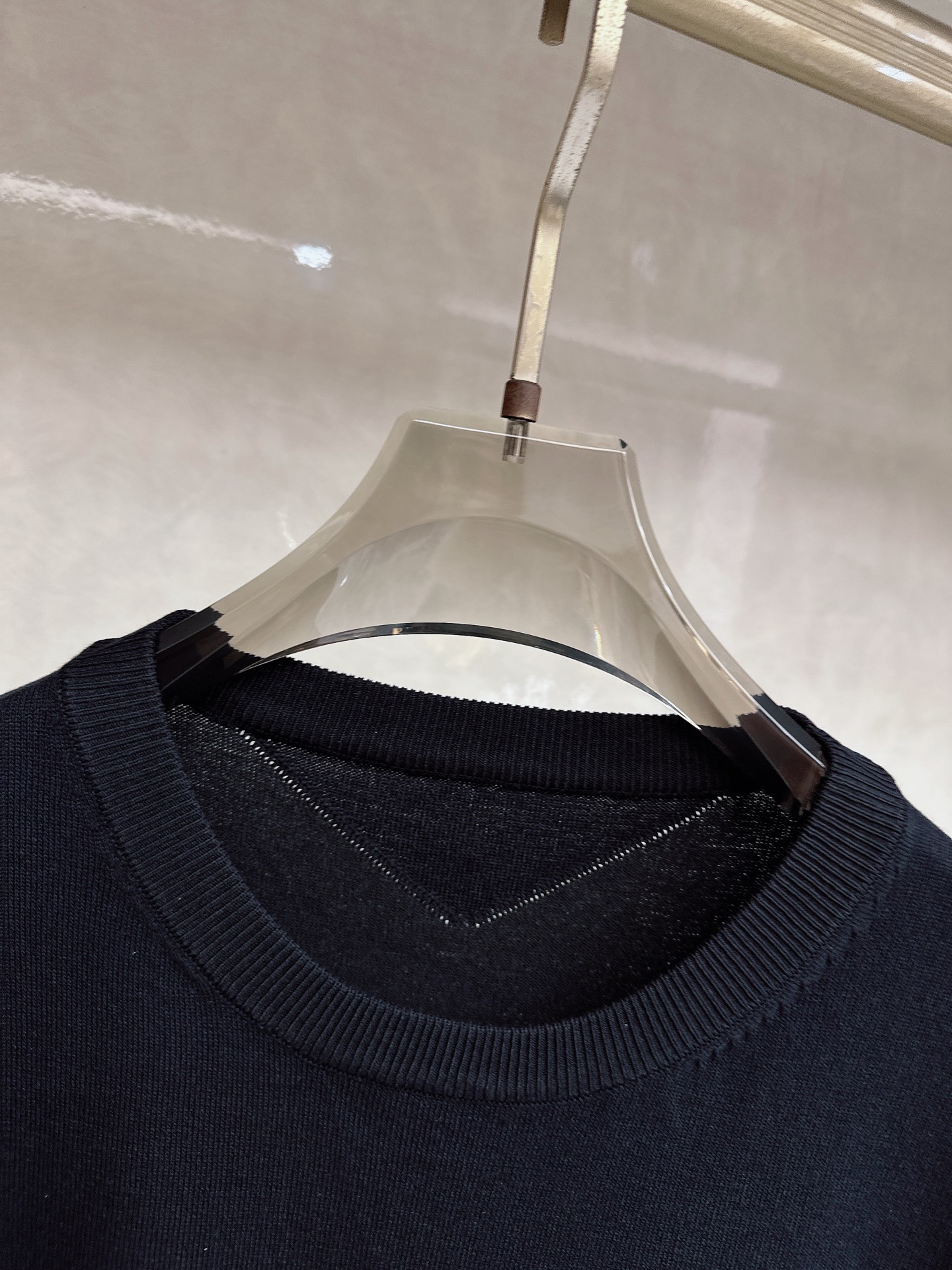 Loewe 罗意威 2026新款针织衫，松弛老钱，让绅士感在针织里自然流露透气针织面料告别束缚感，肌理织