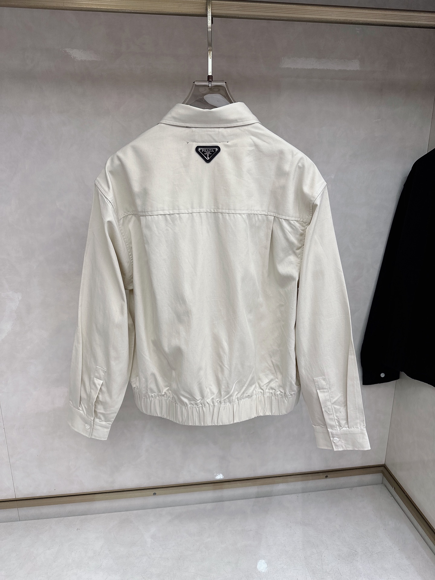 PRADA 普拉达 2026男士 秋季最新款纯色长袖三角标衬衫外套 简约到了极致就是经典！！普拉达这个品