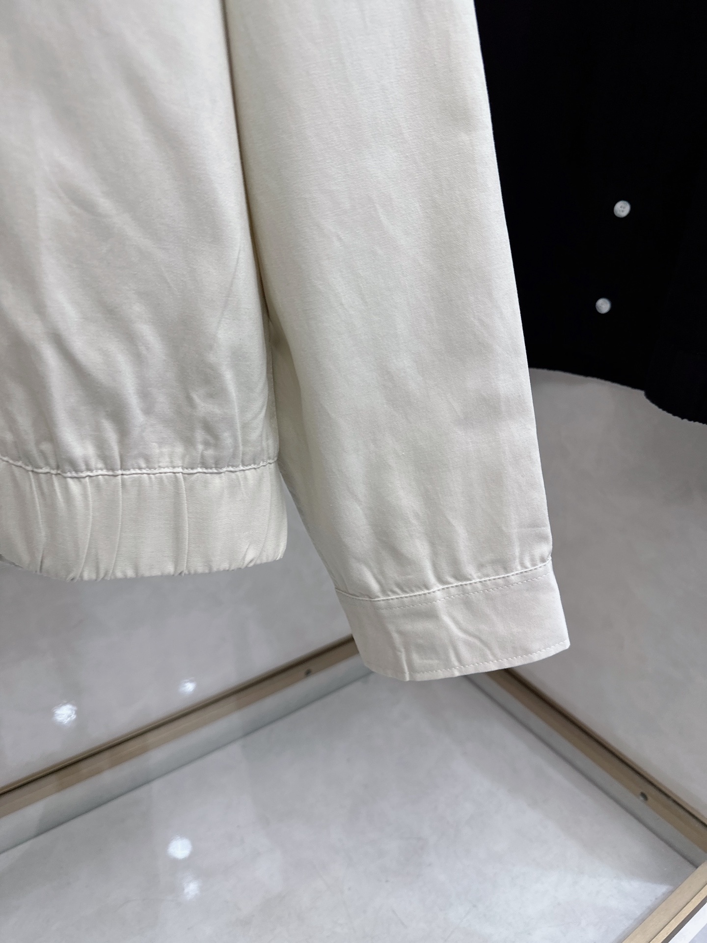 PRADA 普拉达 2026男士 秋季最新款纯色长袖三角标衬衫外套 简约到了极致就是经典！！普拉达这个品