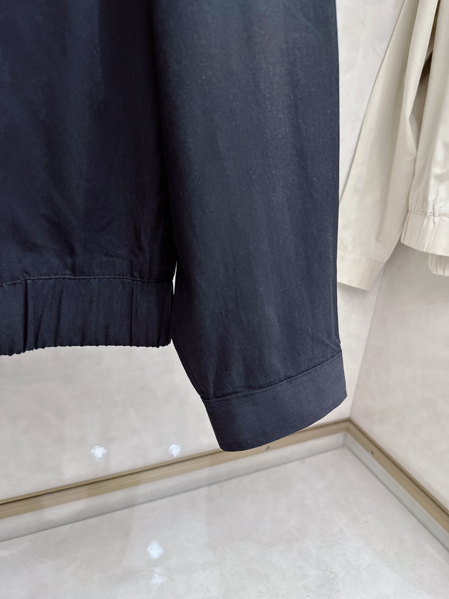 PRADA 普拉达 2026男士 秋季最新款纯色长袖三角标衬衫外套 简约到了极致就是经典！！普拉达这个品