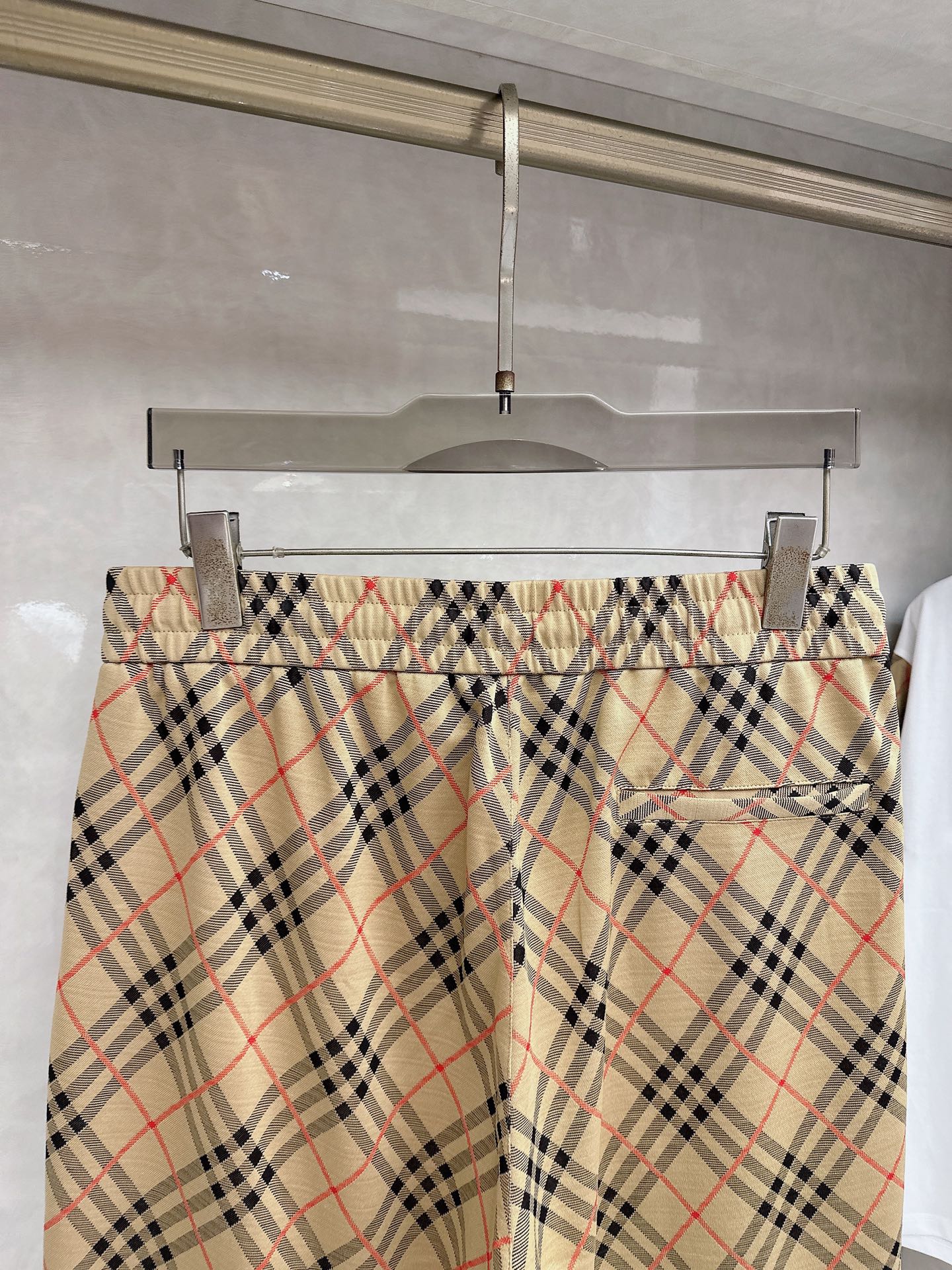 巴宝莉 2026春夏最新款，男女同款，经典设计短袖T恤短裤套装，定制丝光棉面料，手感柔软，穿着舒适，做工