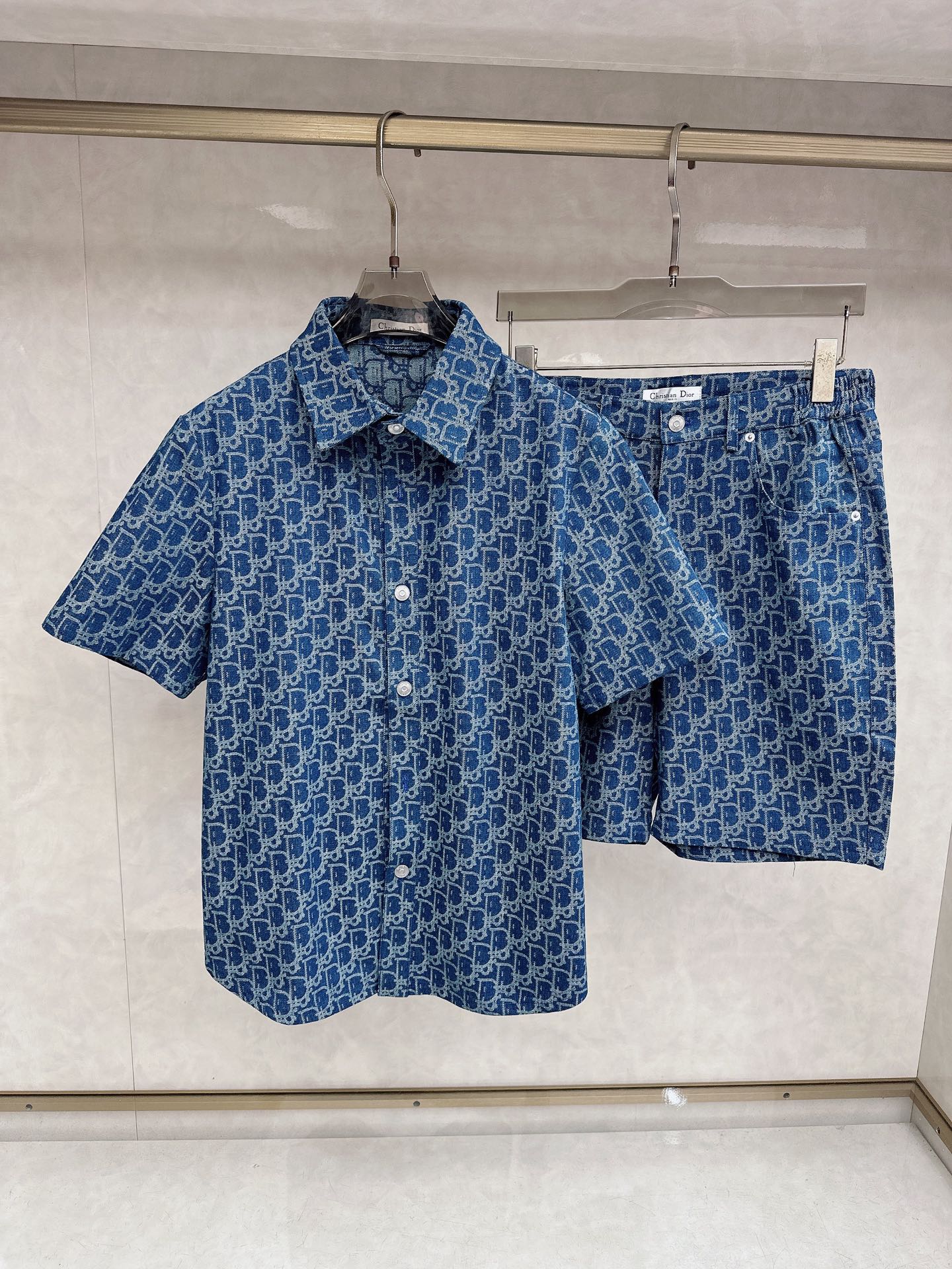 迪奥 2026夏季新款 休闲 西装短袖 短裤套装，高端版本！定制面料 ， 透气舒适度高，细节无可挑剔，品