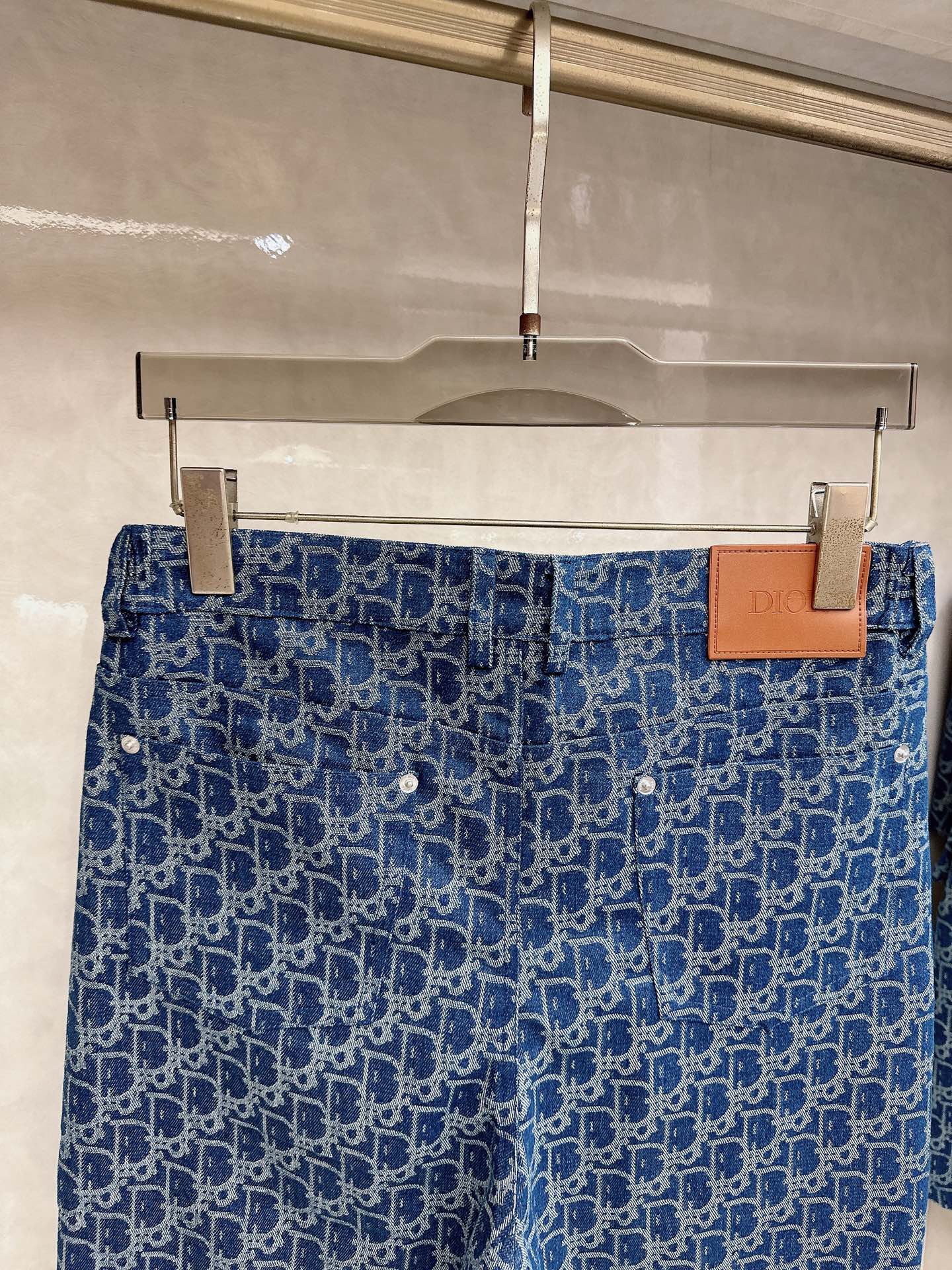 迪奥 2026夏季新款 休闲 西装短袖 短裤套装，高端版本！定制面料 ， 透气舒适度高，细节无可挑剔，品