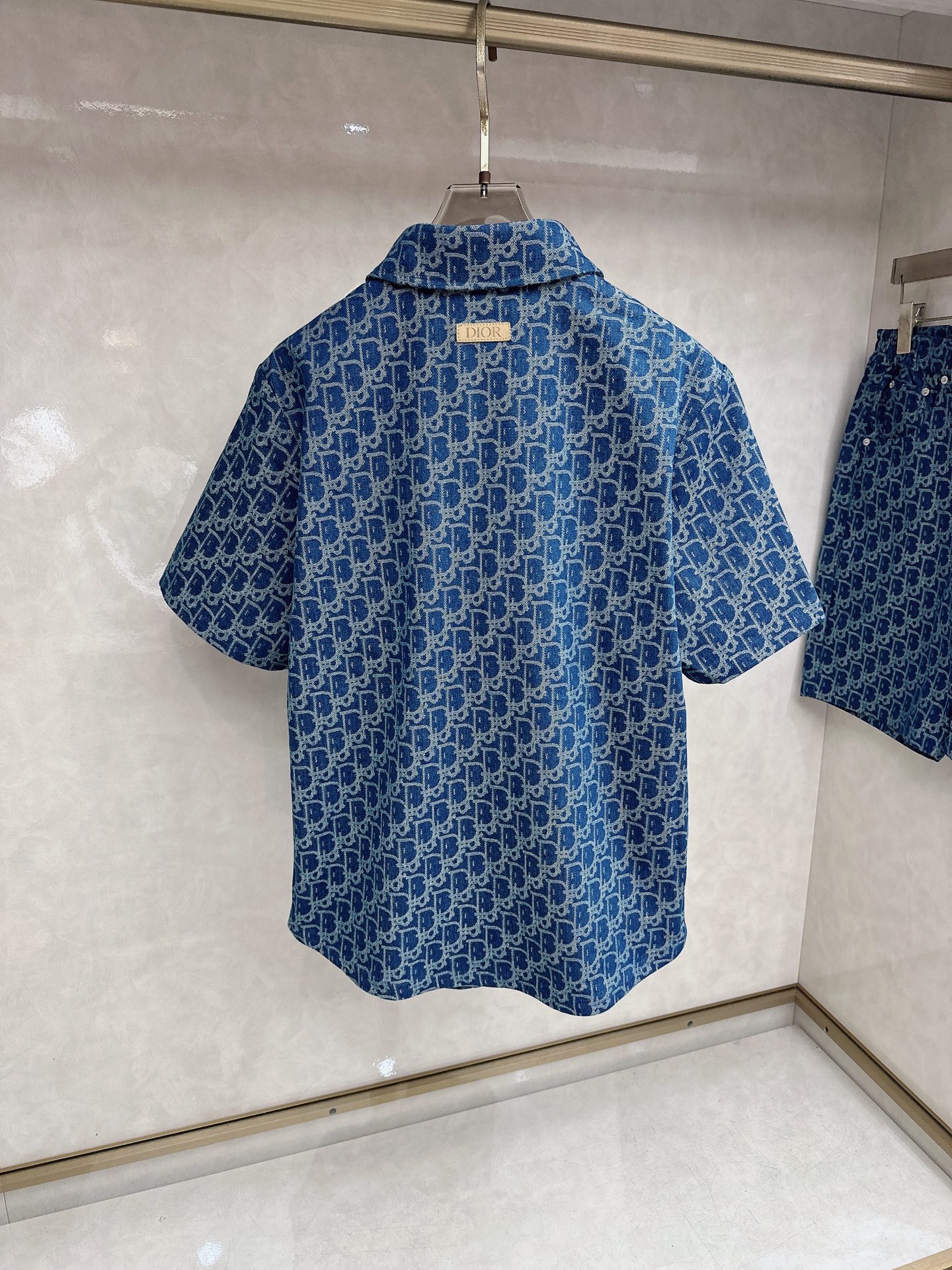 迪奥 2026夏季新款 休闲 西装短袖 短裤套装，高端版本！定制面料 ， 透气舒适度高，细节无可挑剔，品