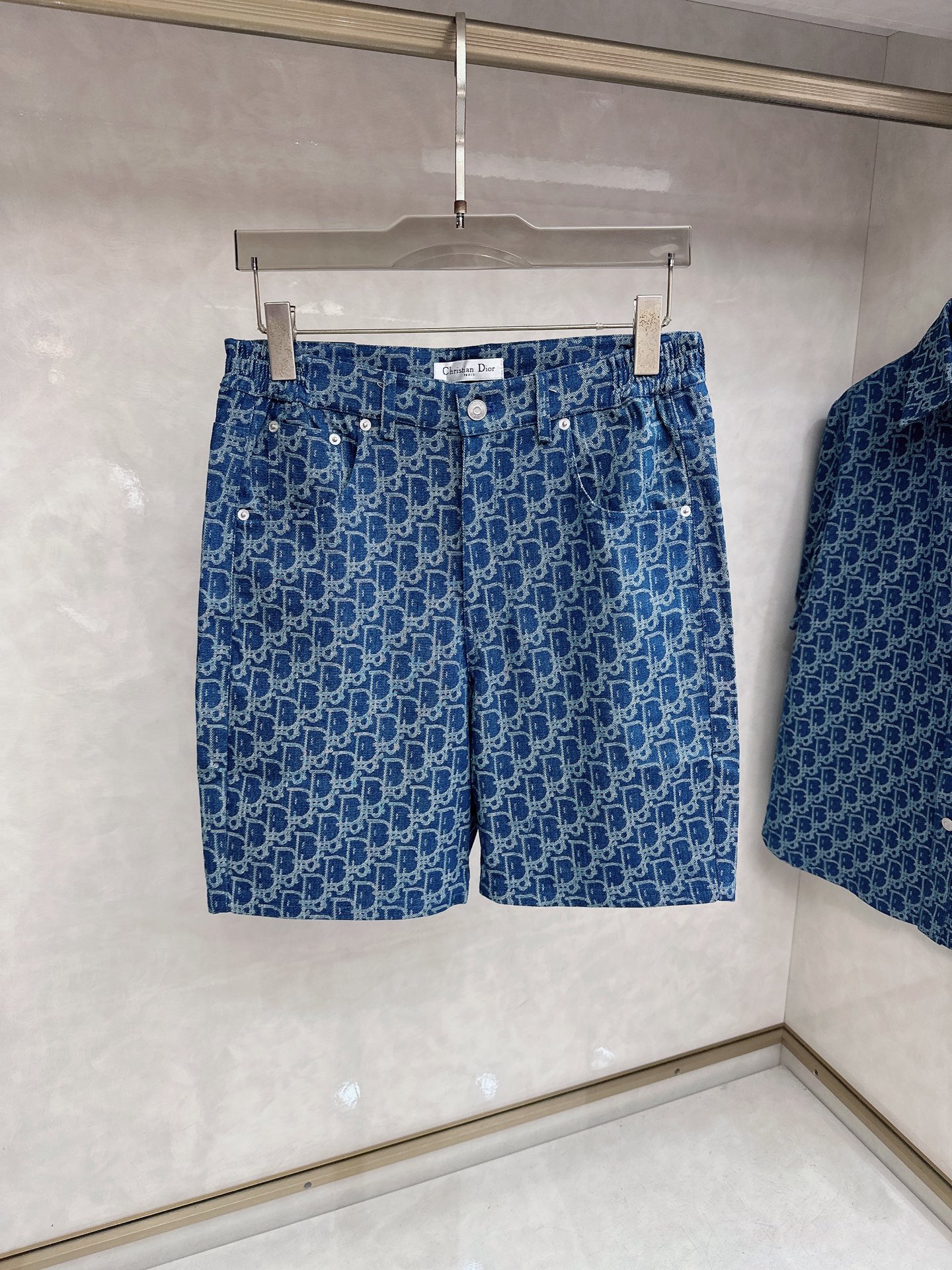 迪奥 2026夏季新款 休闲 西装短袖 短裤套装，高端版本！定制面料 ， 透气舒适度高，细节无可挑剔，品