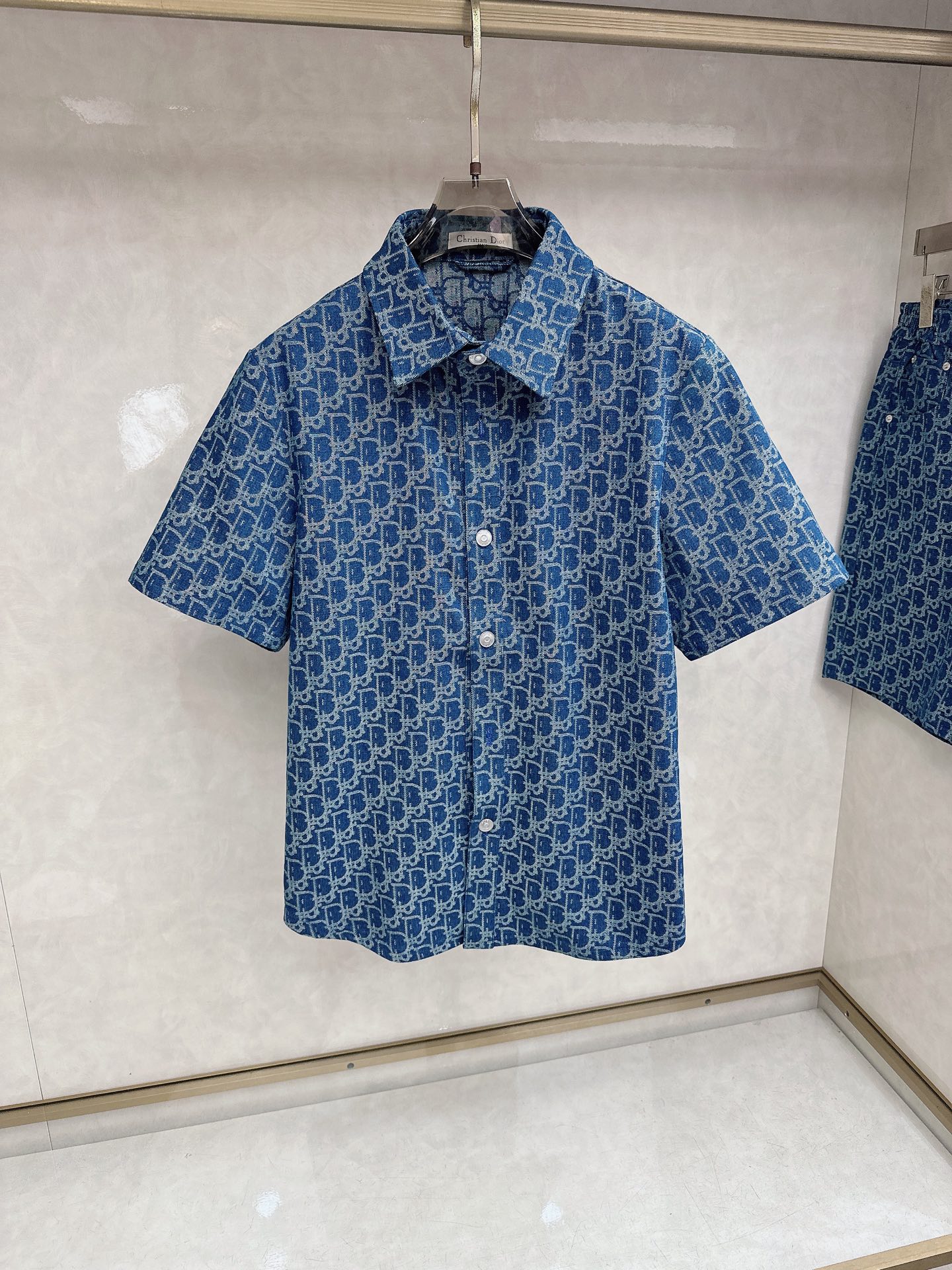 迪奥 2026夏季新款 休闲 西装短袖 短裤套装，高端版本！定制面料 ， 透气舒适度高，细节无可挑剔，品