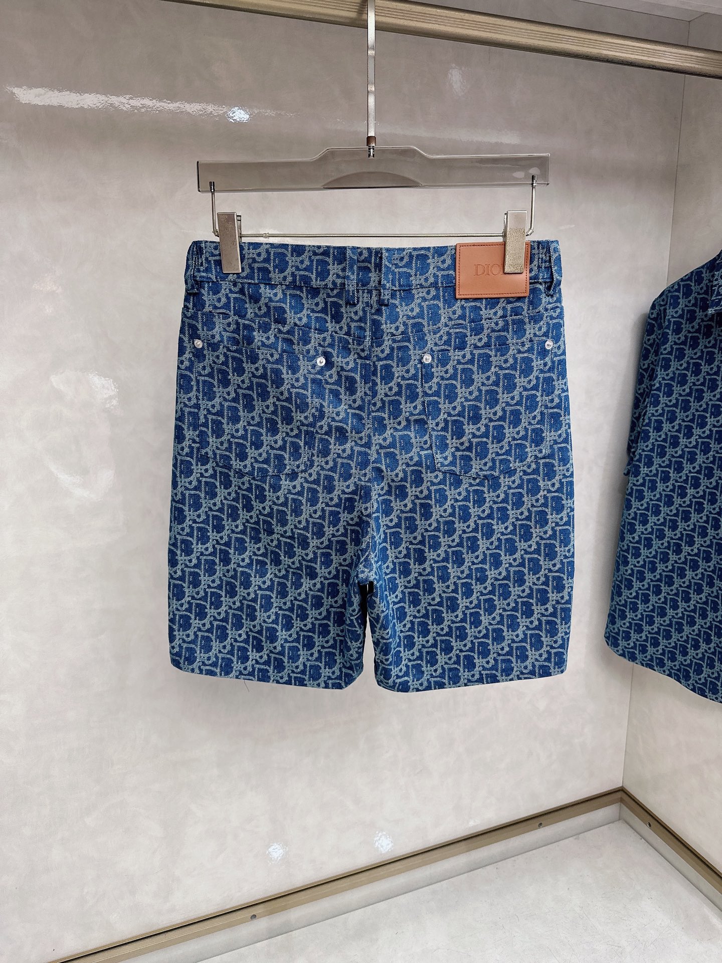 迪奥 2026夏季新款 休闲 西装短袖 短裤套装，高端版本！定制面料 ， 透气舒适度高，细节无可挑剔，品