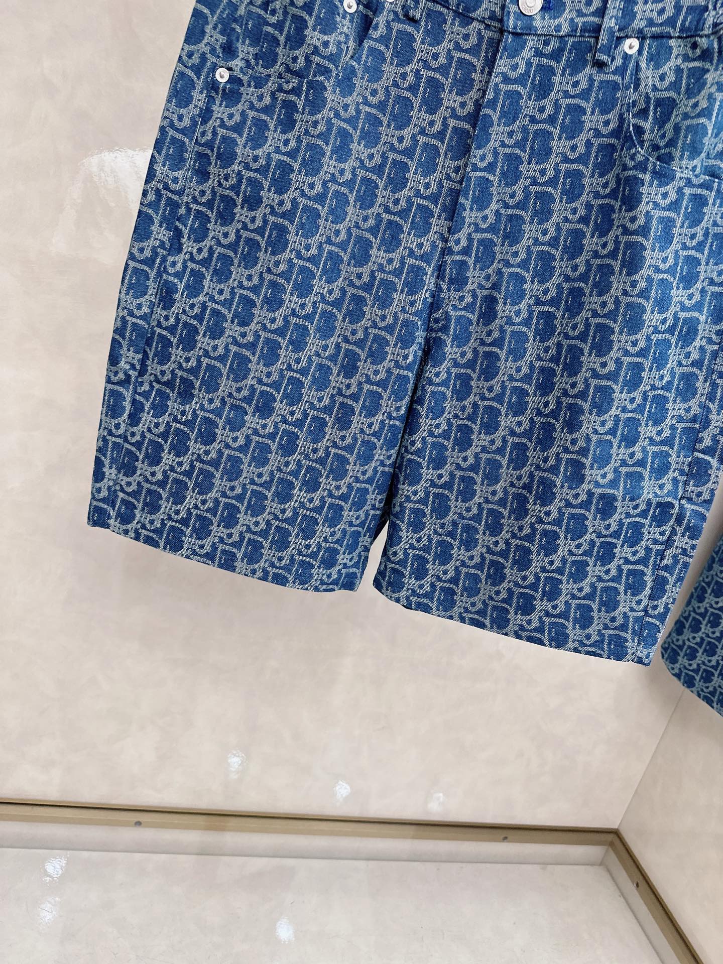 迪奥 2026夏季新款 休闲 西装短袖 短裤套装，高端版本！定制面料 ， 透气舒适度高，细节无可挑剔，品