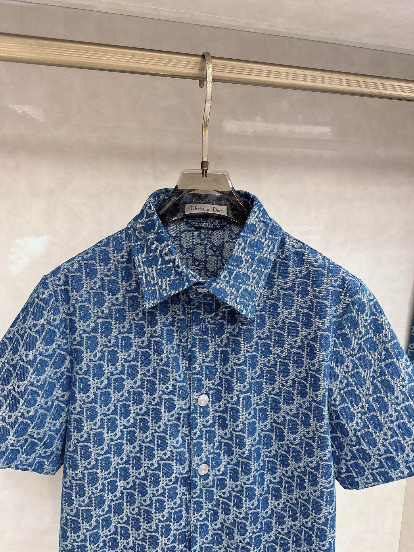 迪奥 2026夏季新款 休闲 西装短袖 短裤套装，高端版本！定制面料 ， 透气舒适度高，细节无可挑剔，品