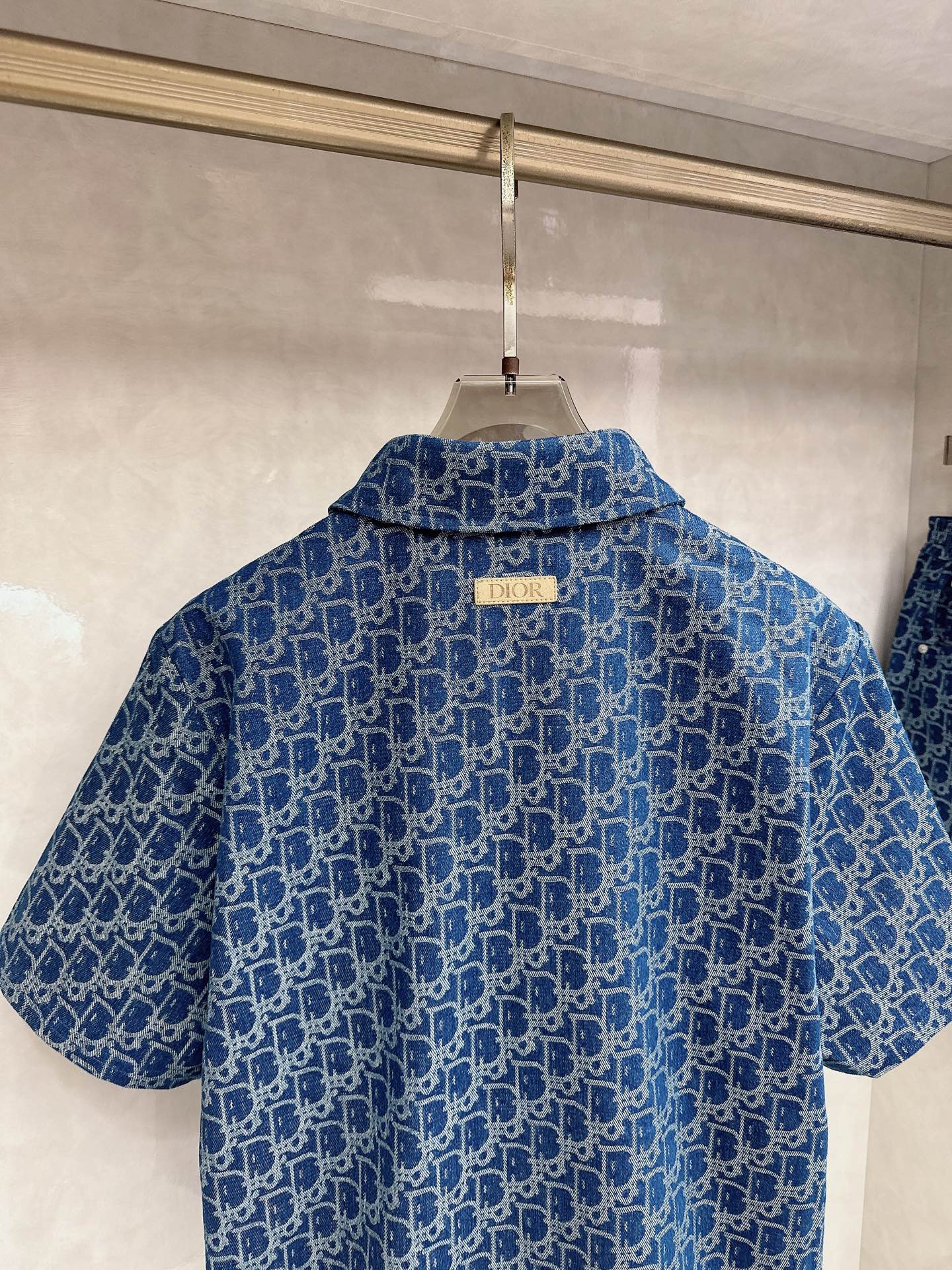 迪奥 2026夏季新款 休闲 西装短袖 短裤套装，高端版本！定制面料 ， 透气舒适度高，细节无可挑剔，品