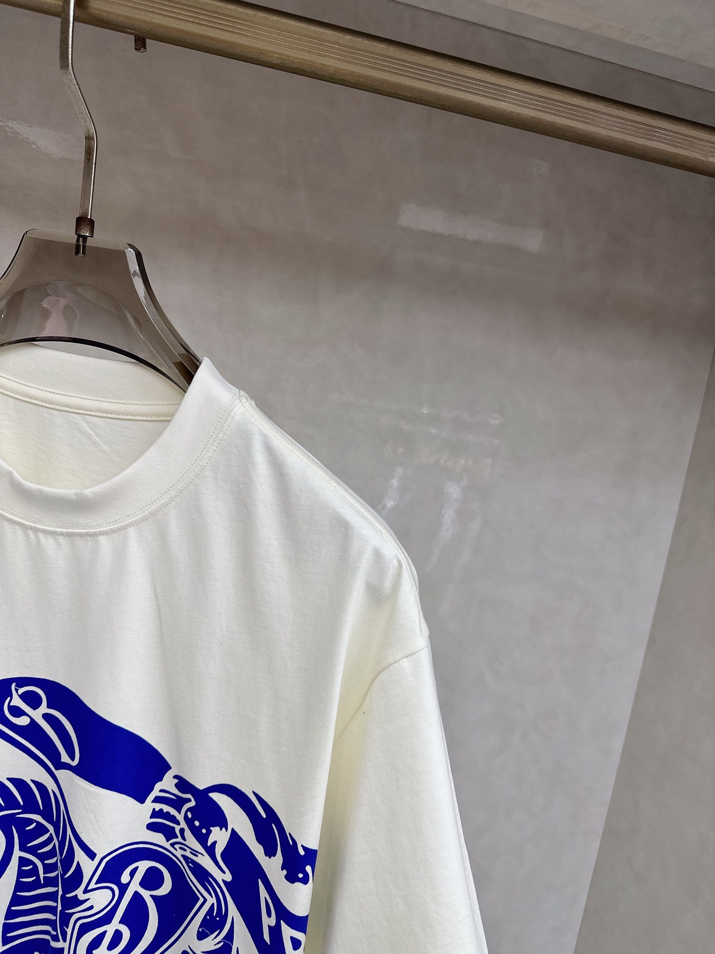 巴宝莉 🔥🔥Ss春夏最新款数码短袖T恤，定制丝光棉面料，手感柔软，穿着舒适，做工精细.上身效果无敌帅气，