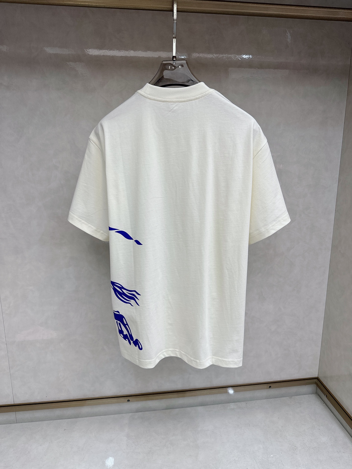 巴宝莉 🔥🔥Ss春夏最新款数码短袖T恤，定制丝光棉面料，手感柔软，穿着舒适，做工精细.上身效果无敌帅气，