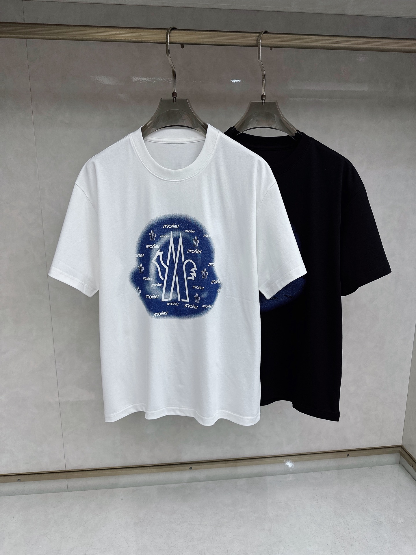 蒙口 🔥🔥Ss春夏最新款数码短袖T恤，定制丝光棉面料，手感柔软，穿着舒适，做工精细.上身效果无敌帅气，码