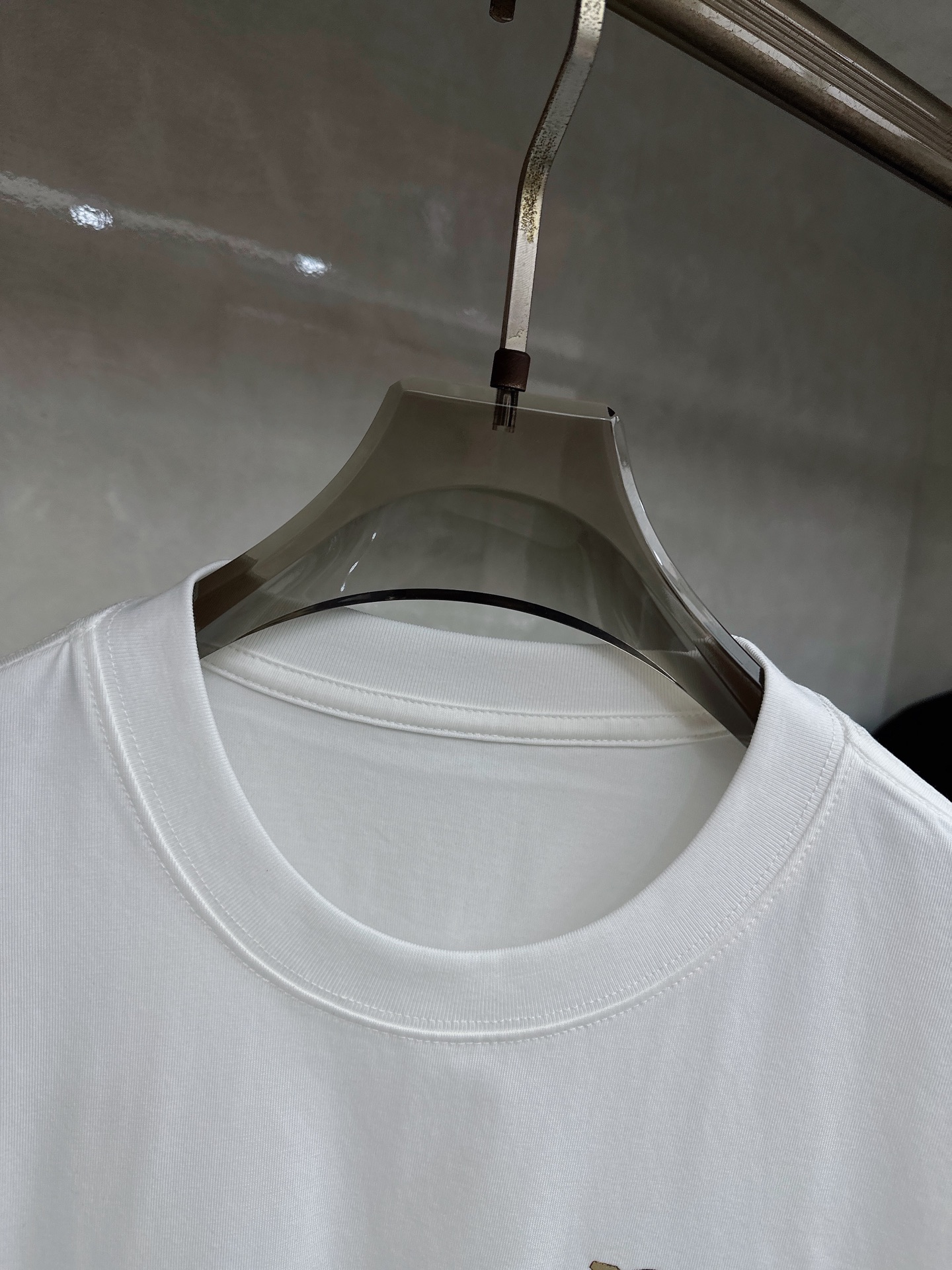 巴宝莉🔥🔥Ss春夏最新款数码短袖T恤，定制丝光棉面料，手感柔软，穿着舒适，做工精细.上身效果无敌帅气，码