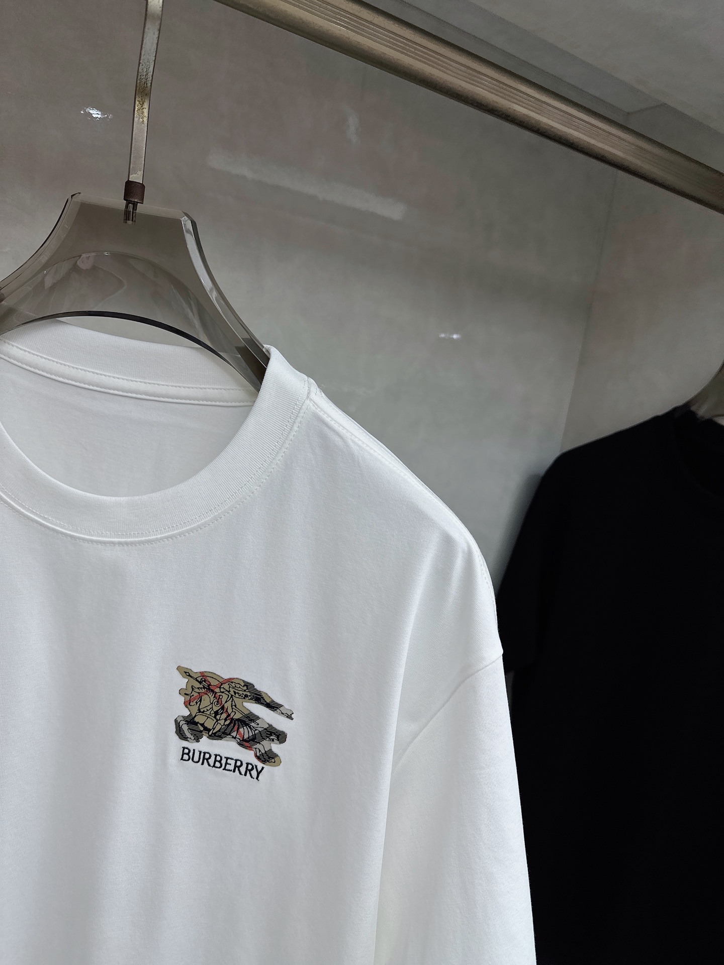 巴宝莉🔥🔥Ss春夏最新款数码短袖T恤，定制丝光棉面料，手感柔软，穿着舒适，做工精细.上身效果无敌帅气，码