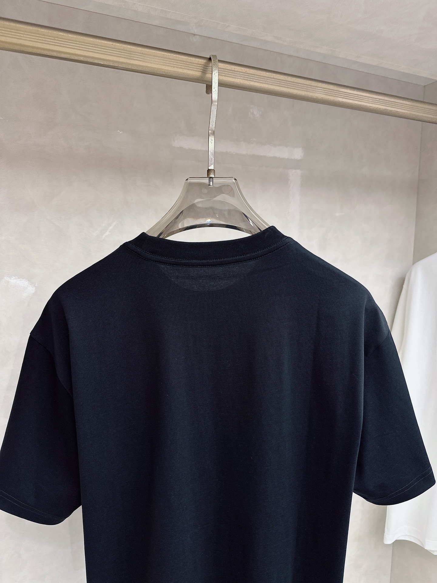 巴宝莉🔥🔥Ss春夏最新款数码短袖T恤，定制丝光棉面料，手感柔软，穿着舒适，做工精细.上身效果无敌帅气，码