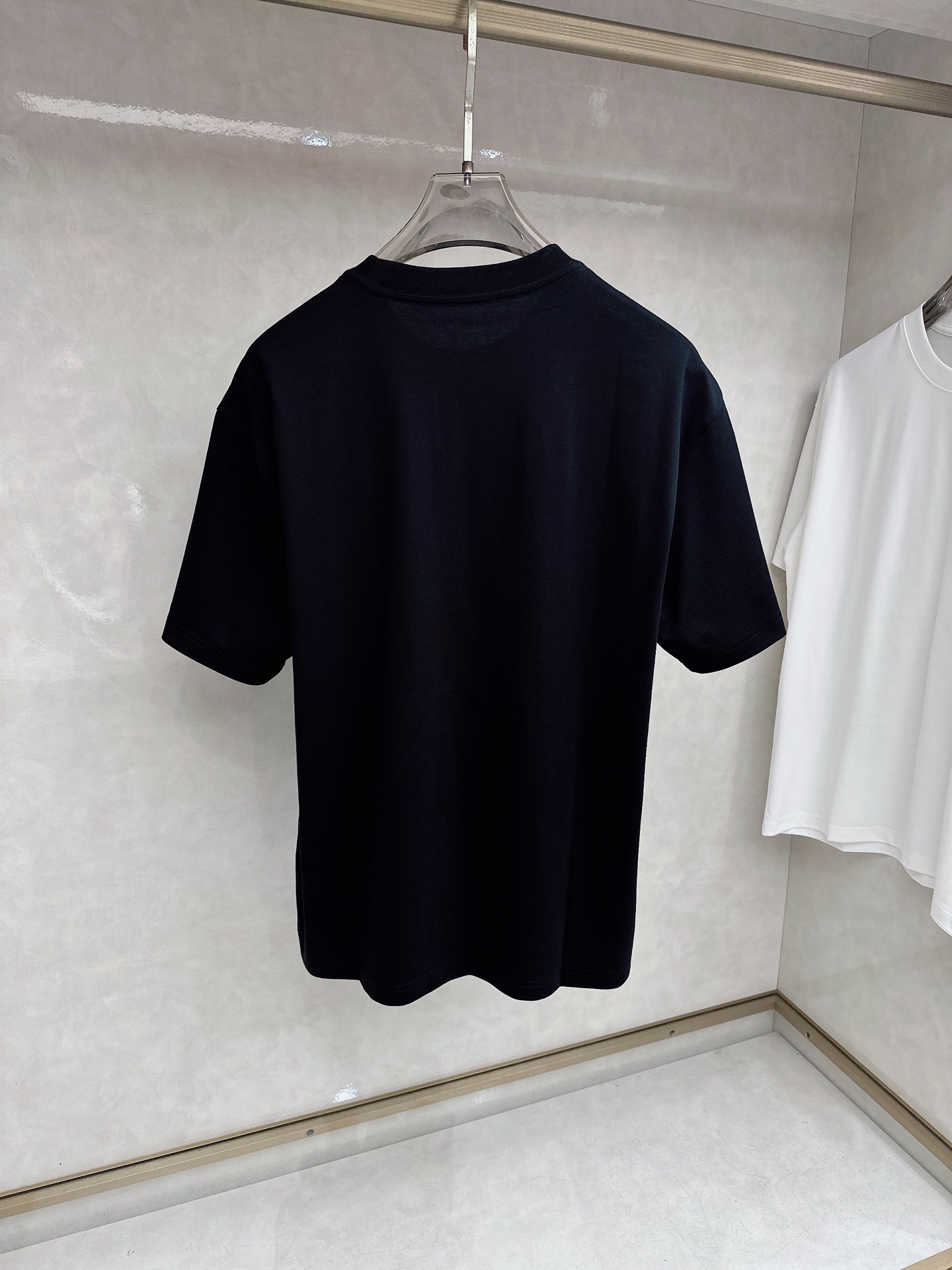 巴宝莉🔥🔥Ss春夏最新款数码短袖T恤，定制丝光棉面料，手感柔软，穿着舒适，做工精细.上身效果无敌帅气，码