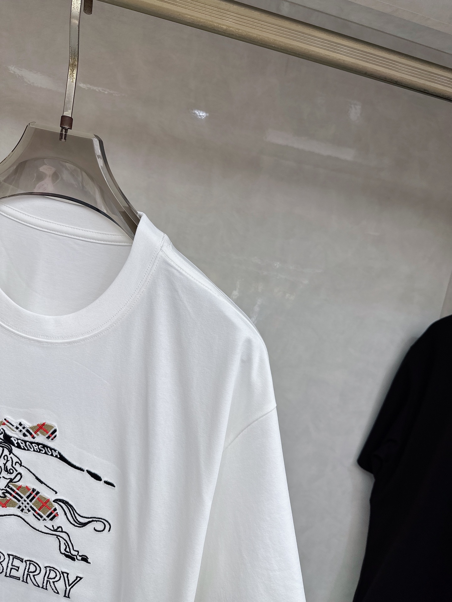 巴宝莉🔥🔥Ss春夏最新款数码短袖T恤，定制丝光棉面料，手感柔软，穿着舒适，做工精细.上身效果无敌帅气，码