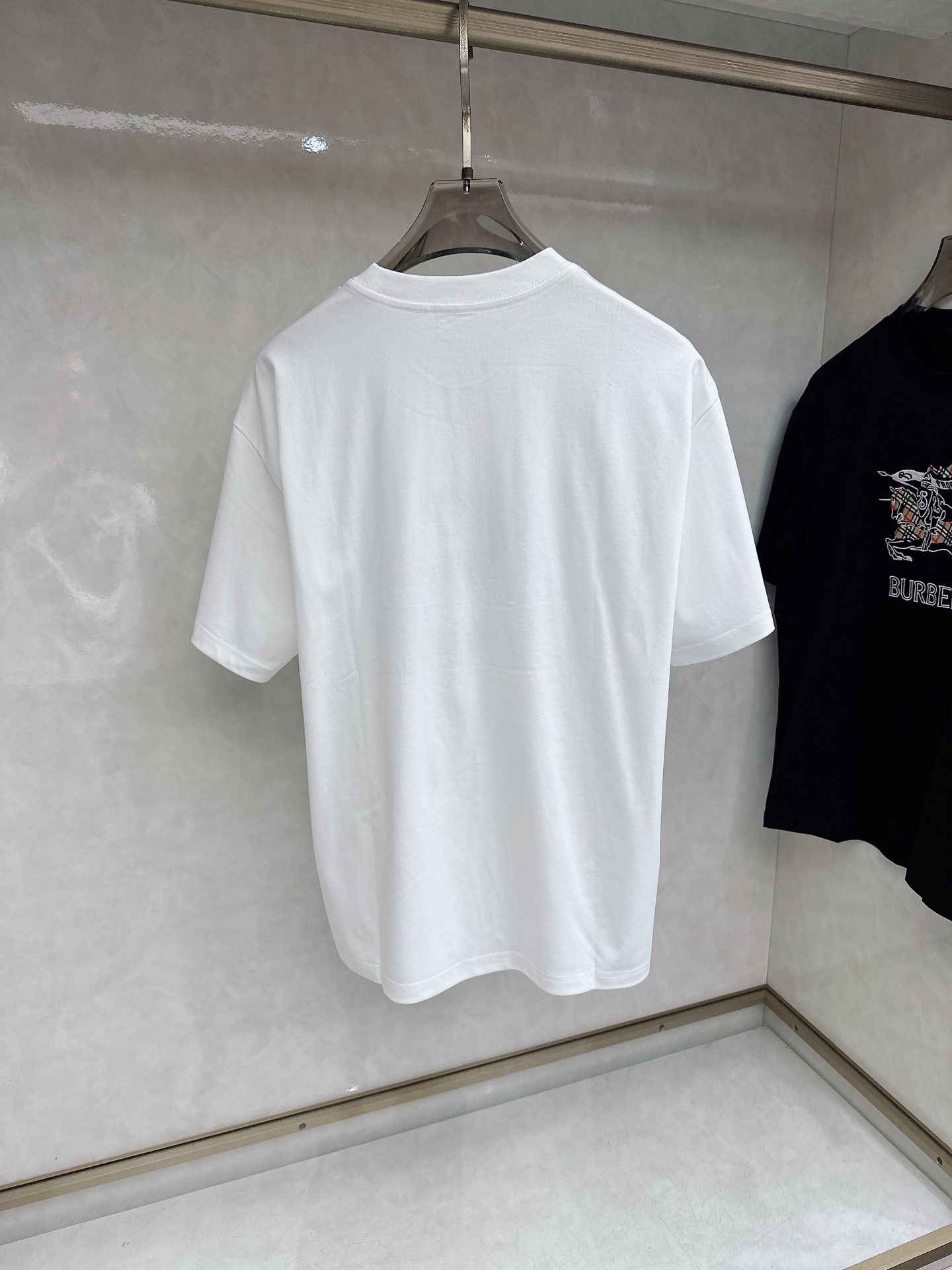 巴宝莉🔥🔥Ss春夏最新款数码短袖T恤，定制丝光棉面料，手感柔软，穿着舒适，做工精细.上身效果无敌帅气，码