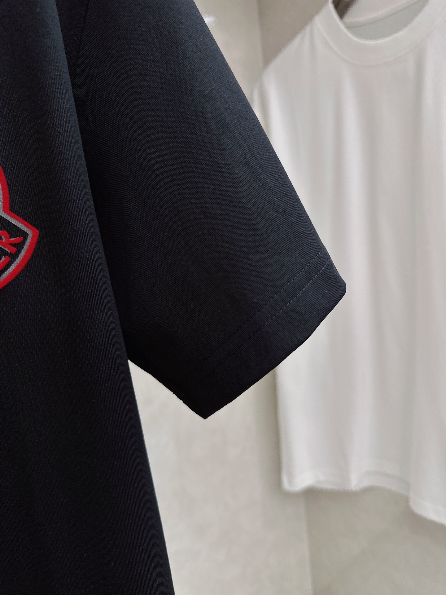 蒙口🔥🔥Ss春夏最新款数码短袖T恤，定制丝光棉面料，手感柔软，穿着舒适，做工精细.上身效果无敌帅气，码数