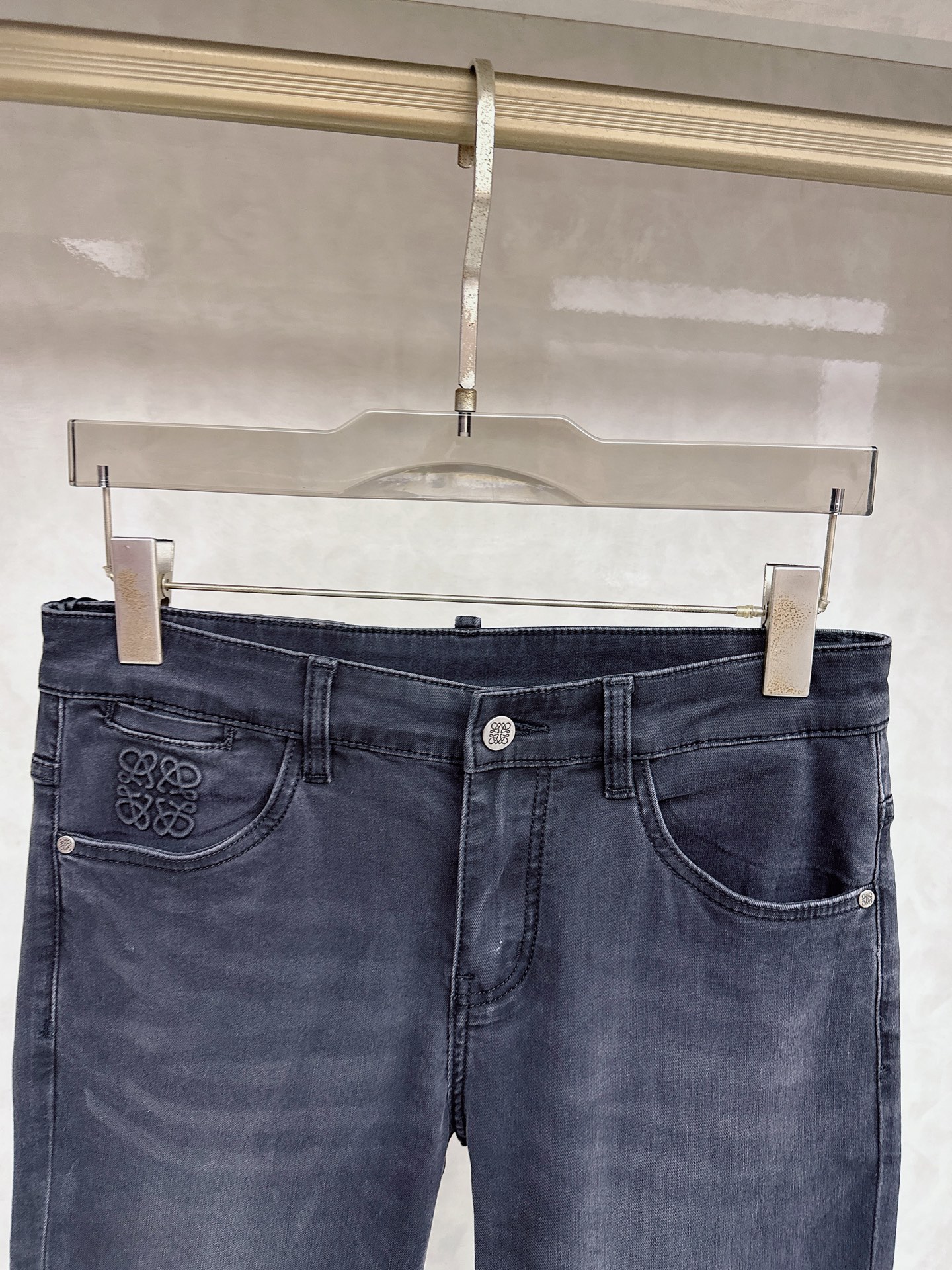 纪梵希 2026春夏🔥🔥新款现货上市，原单爆款牛仔裤👖超级定制款，原版五金，超级重工工艺，版型超赞👍细节