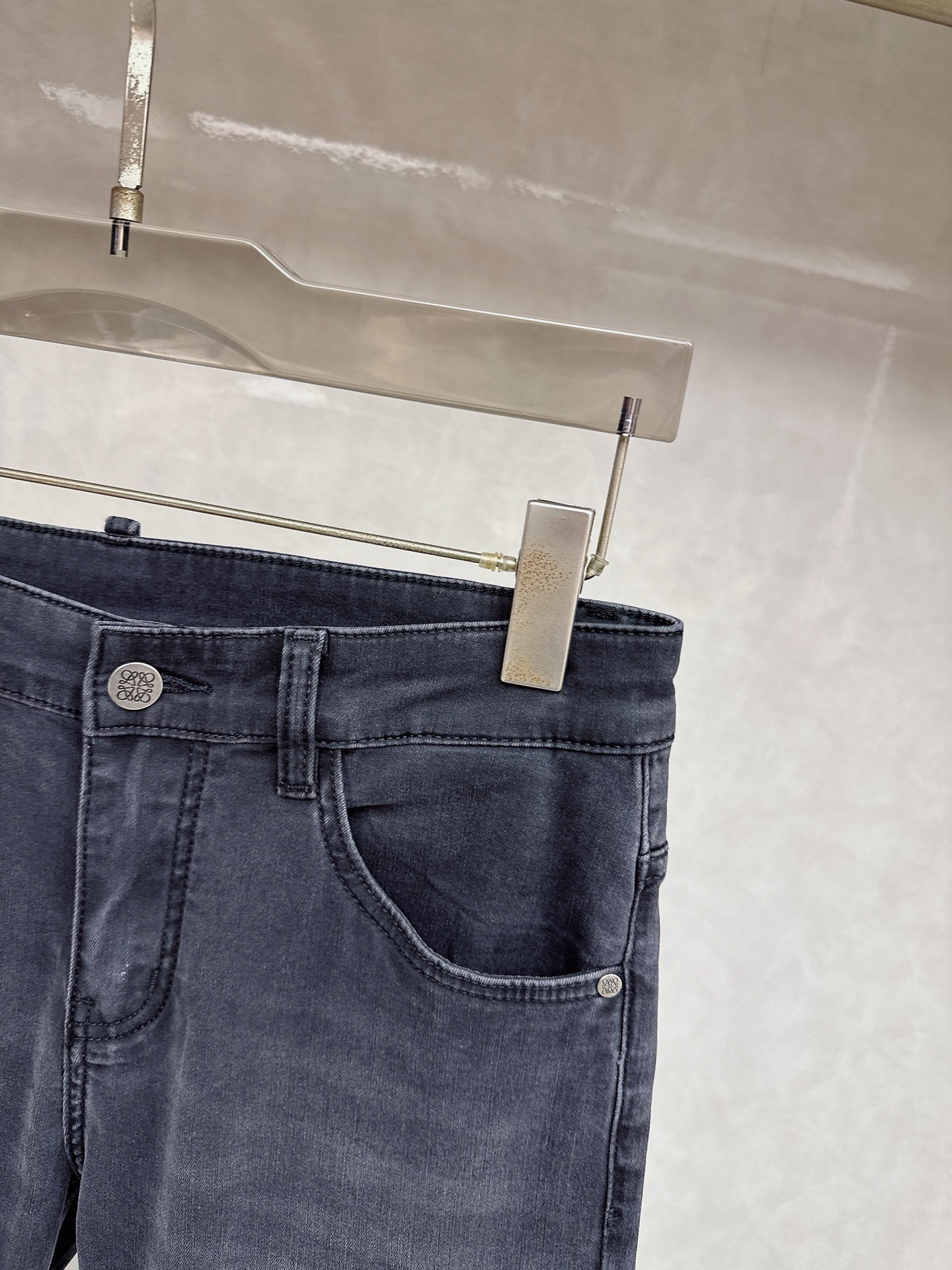 纪梵希 2026春夏🔥🔥新款现货上市，原单爆款牛仔裤👖超级定制款，原版五金，超级重工工艺，版型超赞👍细节