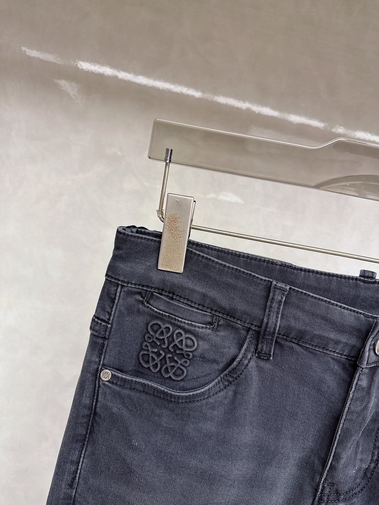 纪梵希 2026春夏🔥🔥新款现货上市，原单爆款牛仔裤👖超级定制款，原版五金，超级重工工艺，版型超赞👍细节