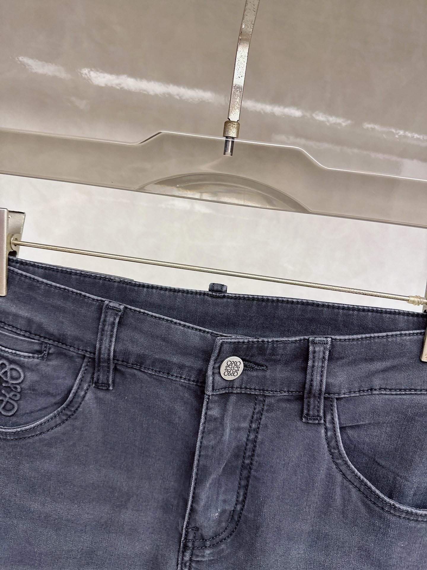 纪梵希 2026春夏🔥🔥新款现货上市，原单爆款牛仔裤👖超级定制款，原版五金，超级重工工艺，版型超赞👍细节