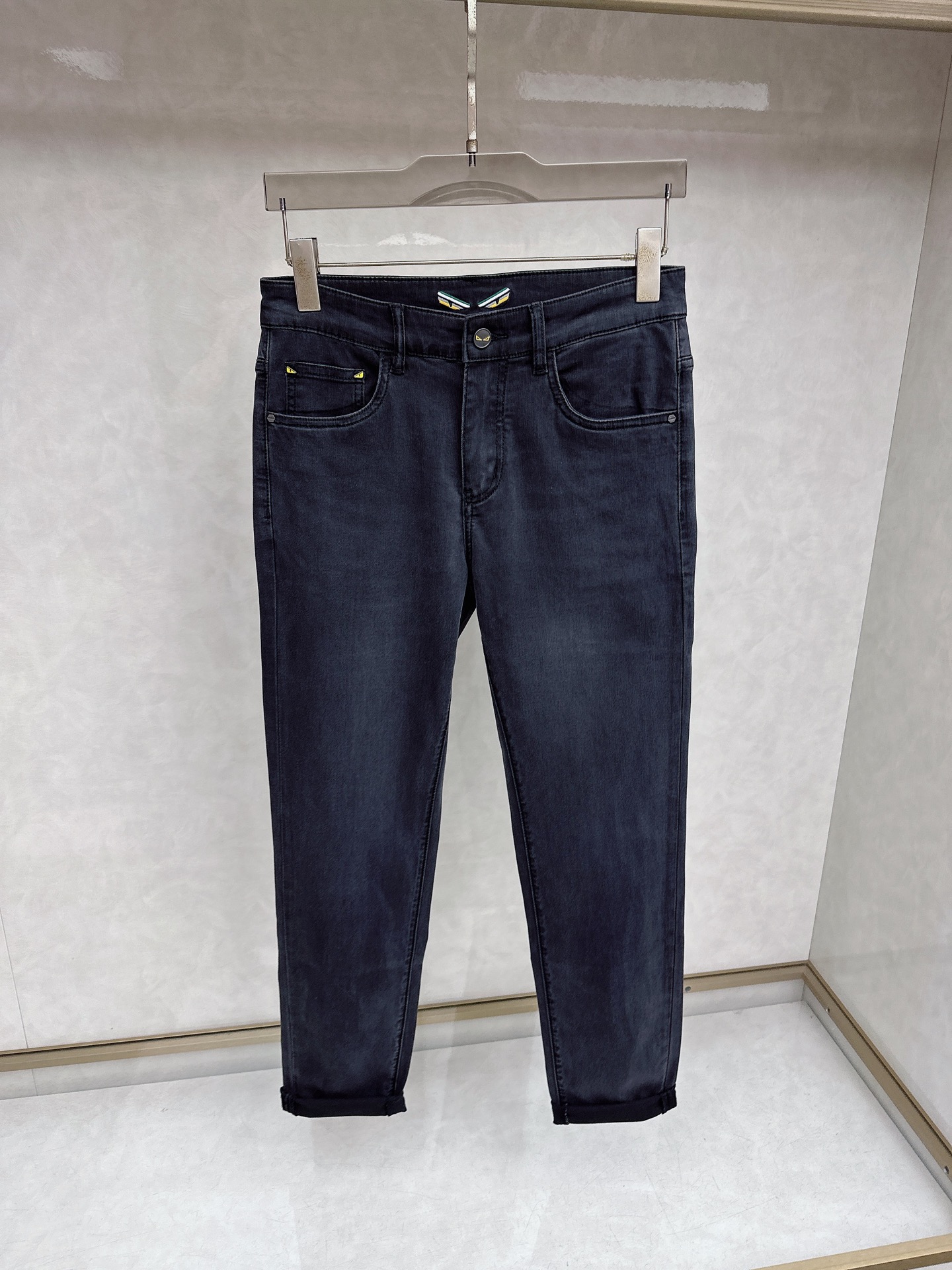 芬迪 2026春夏🔥🔥新款现货上市，原单爆款牛仔裤👖超级定制款，原版五金，超级重工工艺，版型超赞👍细节做