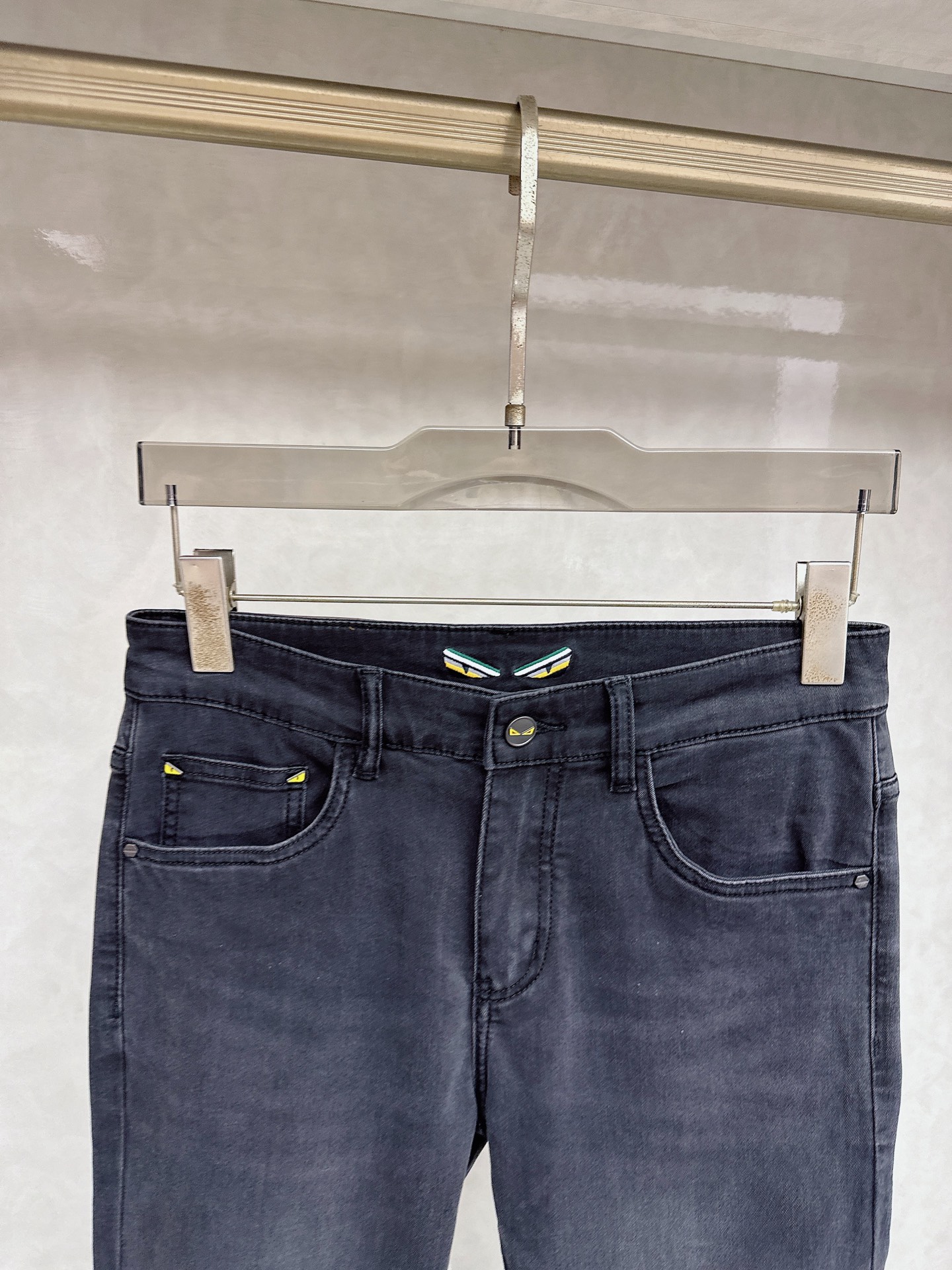 芬迪 2026春夏🔥🔥新款现货上市，原单爆款牛仔裤👖超级定制款，原版五金，超级重工工艺，版型超赞👍细节做