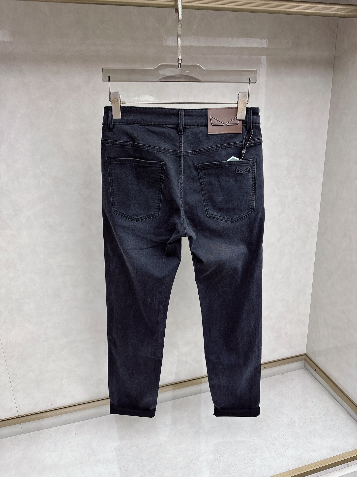 芬迪 2026春夏🔥🔥新款现货上市，原单爆款牛仔裤👖超级定制款，原版五金，超级重工工艺，版型超赞👍细节做