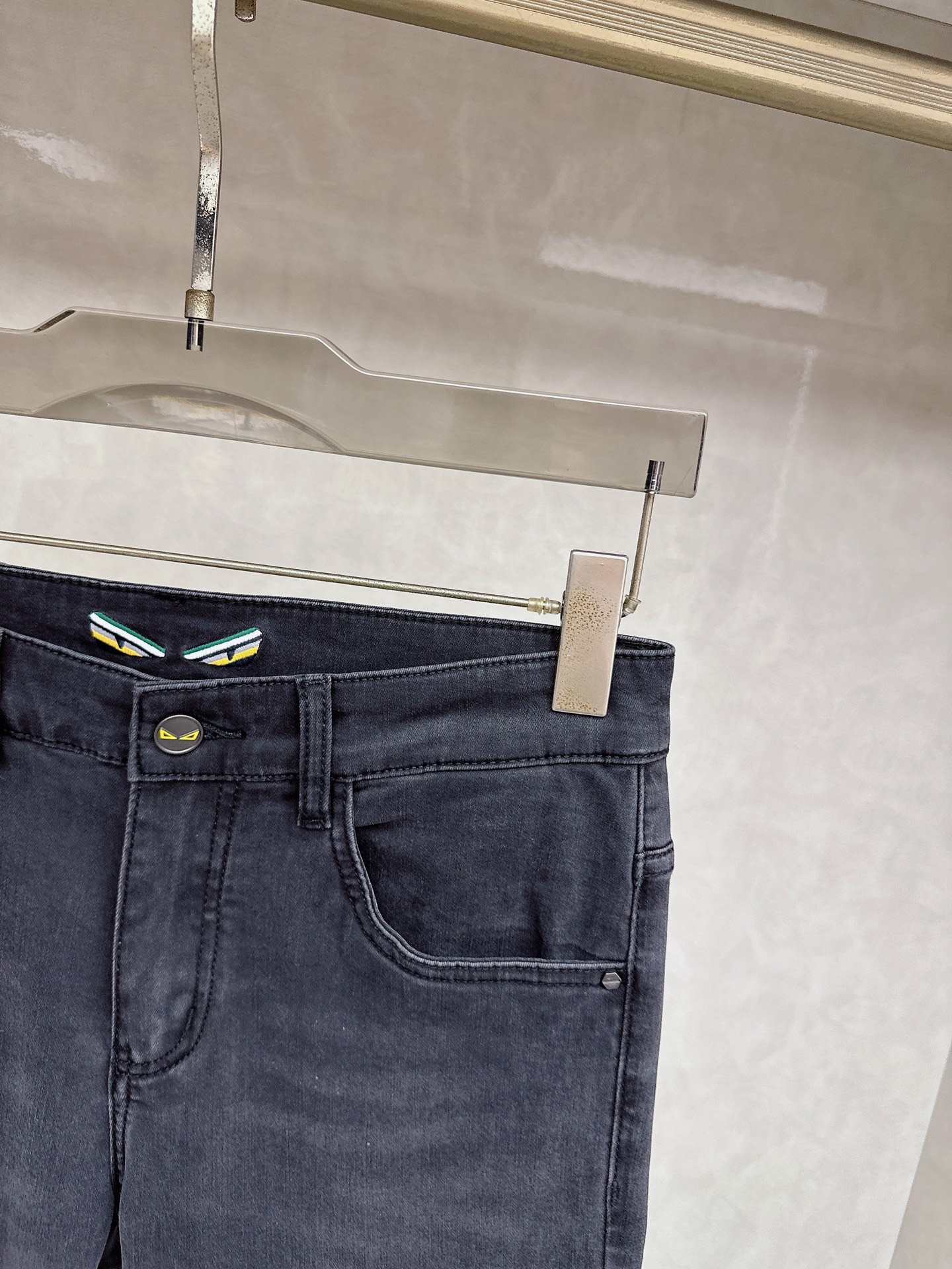 芬迪 2026春夏🔥🔥新款现货上市，原单爆款牛仔裤👖超级定制款，原版五金，超级重工工艺，版型超赞👍细节做