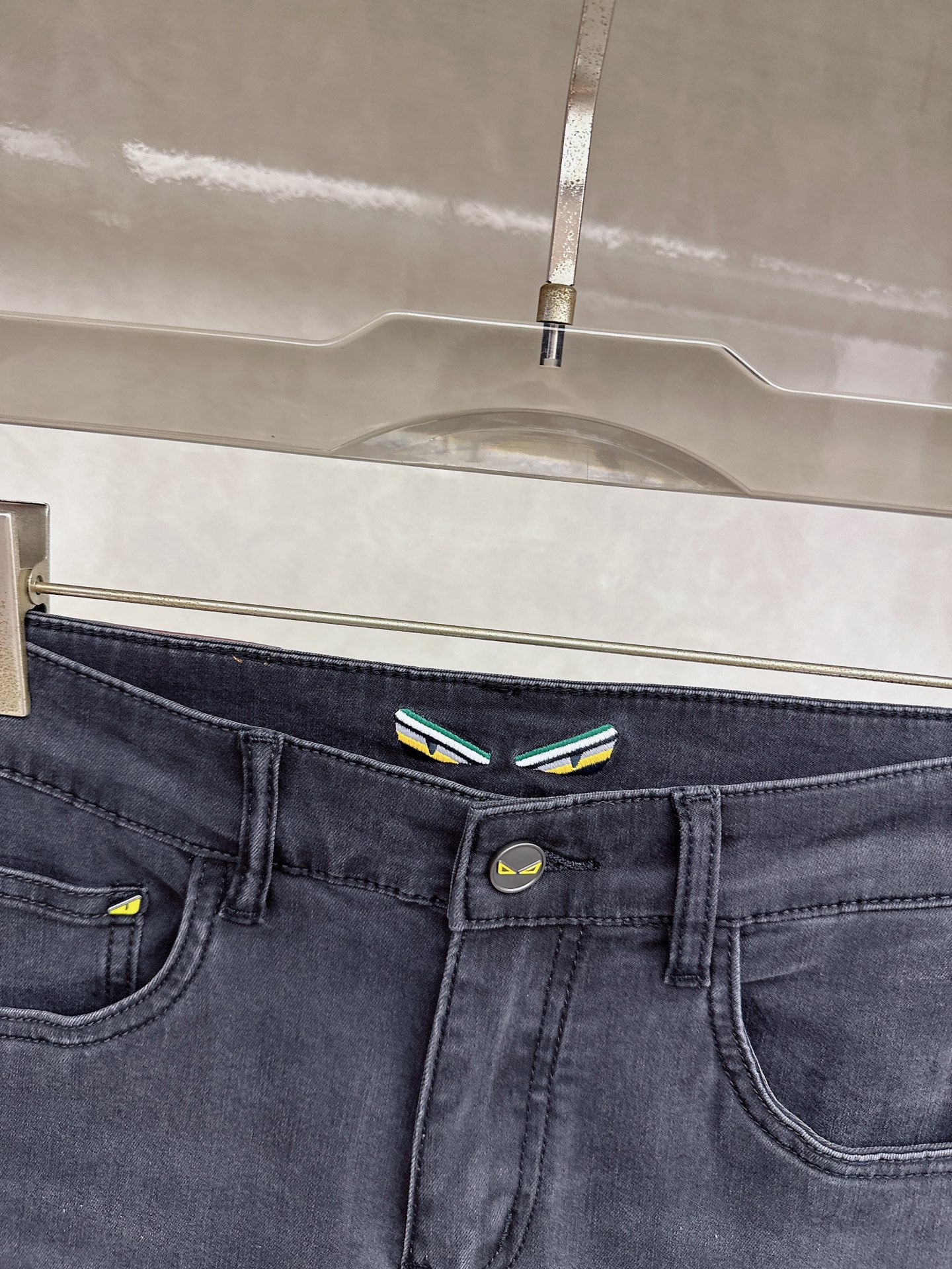 芬迪 2026春夏🔥🔥新款现货上市，原单爆款牛仔裤👖超级定制款，原版五金，超级重工工艺，版型超赞👍细节做