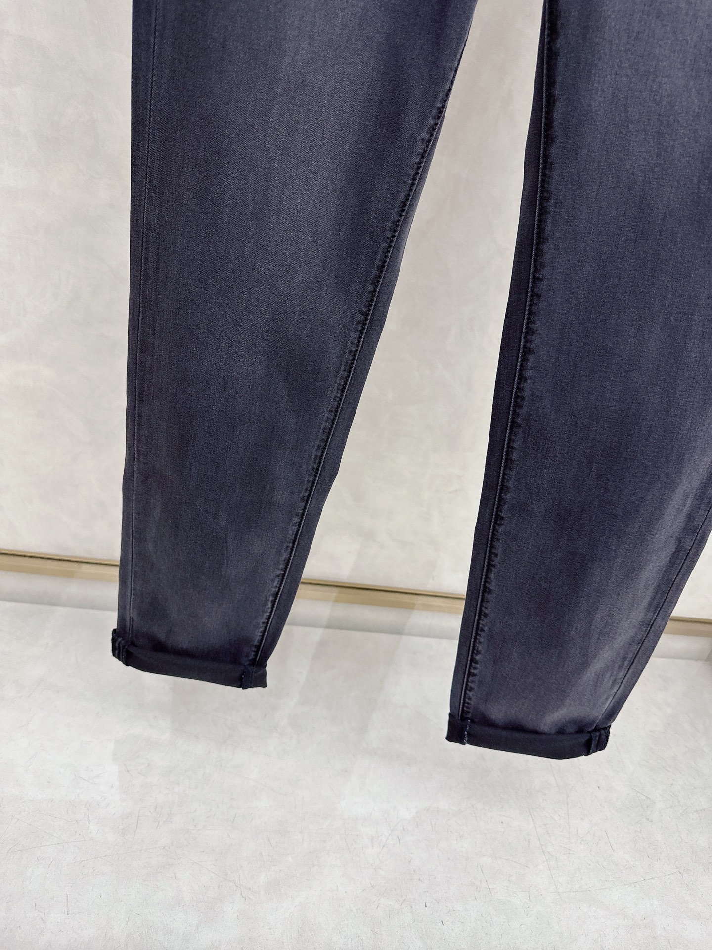 芬迪 2026春夏🔥🔥新款现货上市，原单爆款牛仔裤👖超级定制款，原版五金，超级重工工艺，版型超赞👍细节做