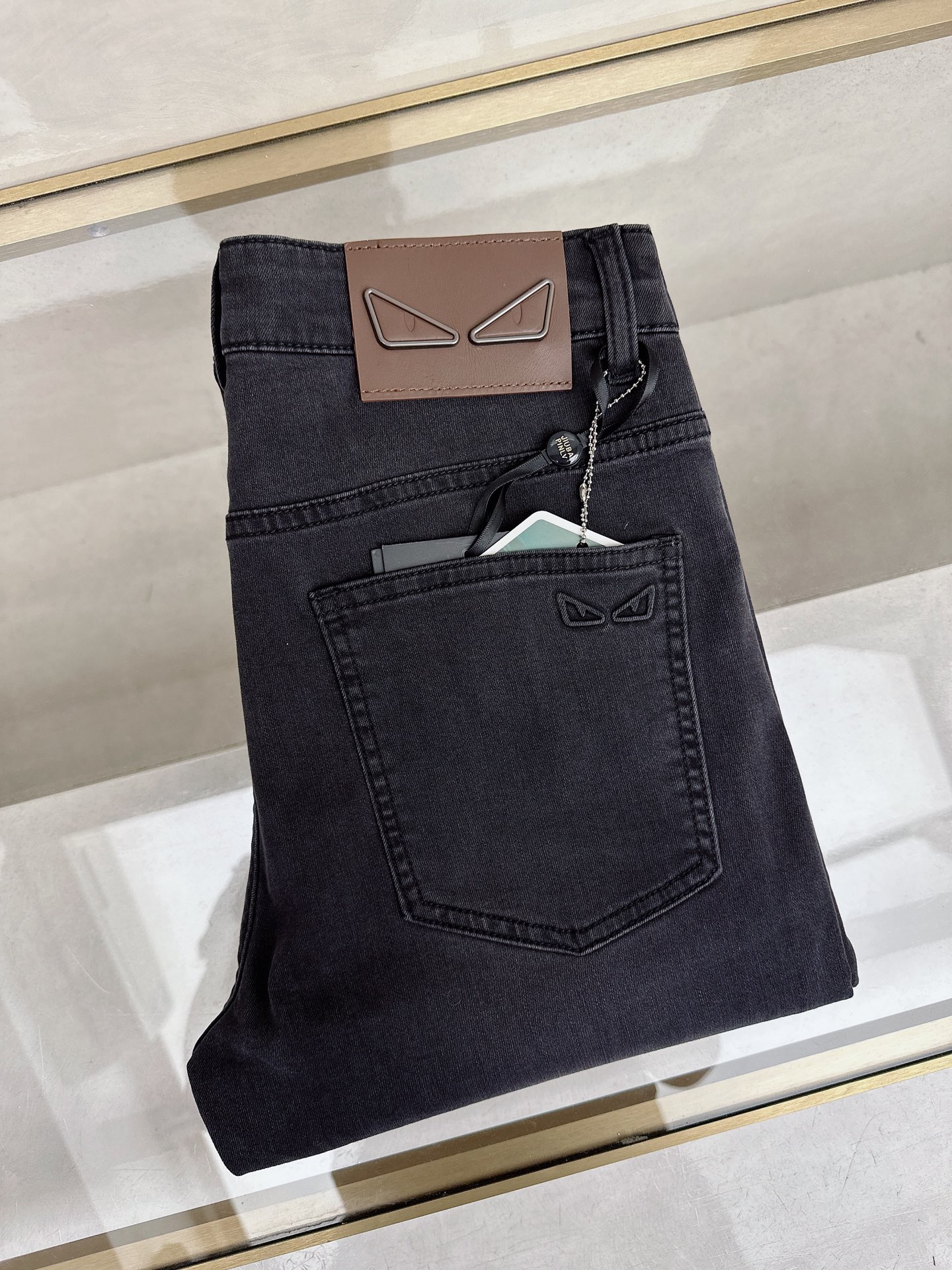 芬迪 2026春夏🔥🔥新款现货上市，原单爆款牛仔裤👖超级定制款，原版五金，超级重工工艺，版型超赞👍细节做